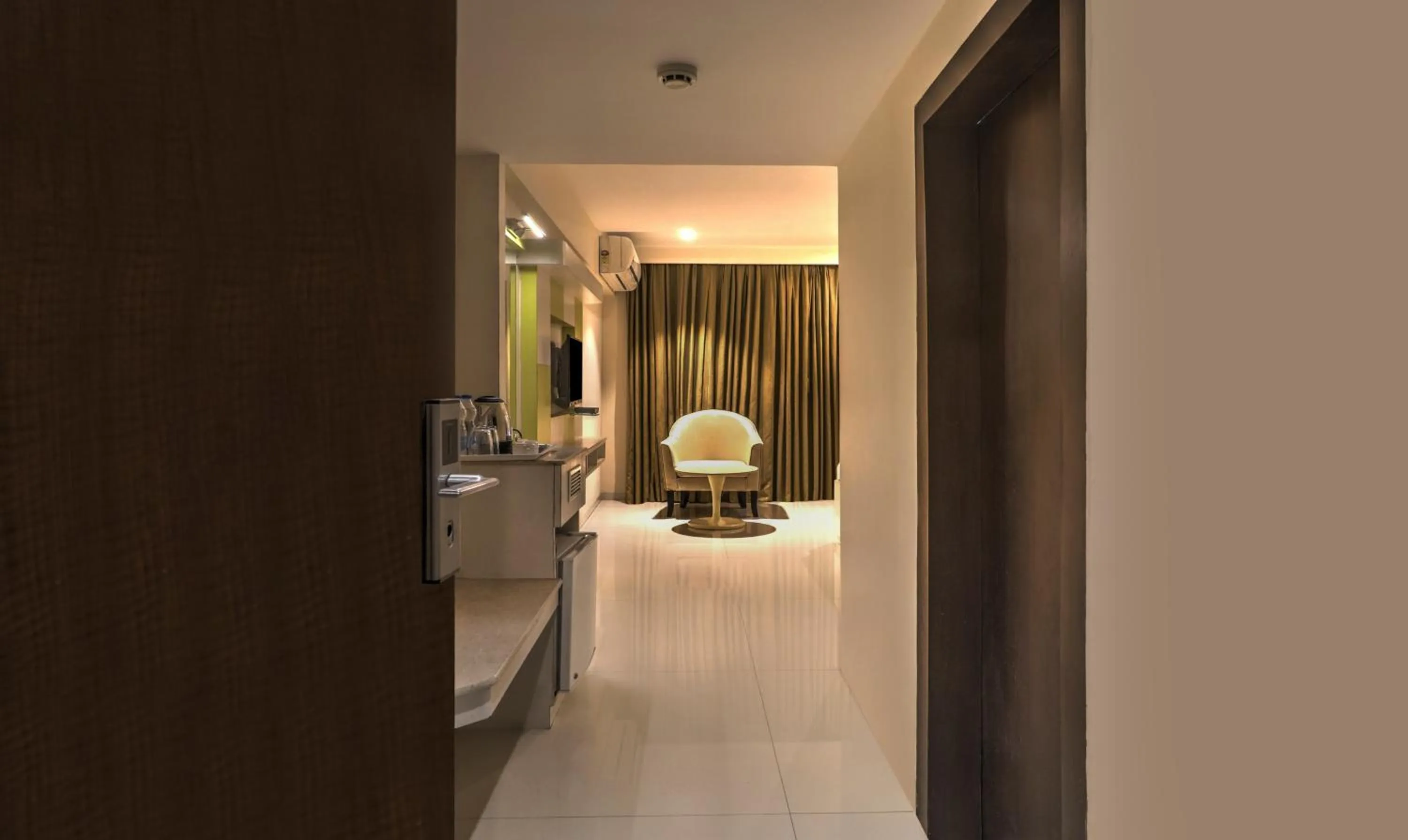 Bedroom in Treebo Premium Metropolis