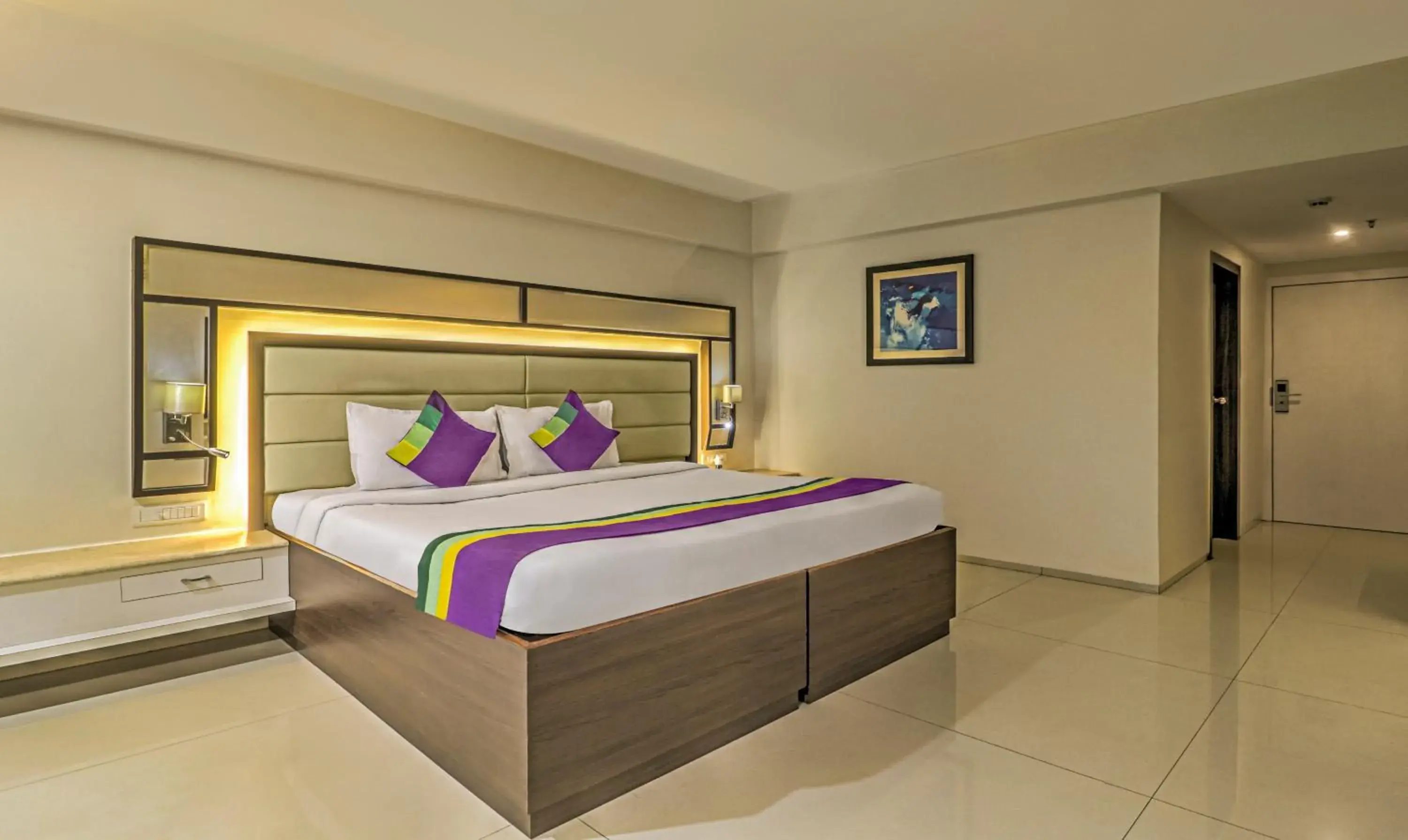 Bedroom, Bed in Treebo Premium Metropolis Bedroom, Bed in Treebo Premium Metropolis