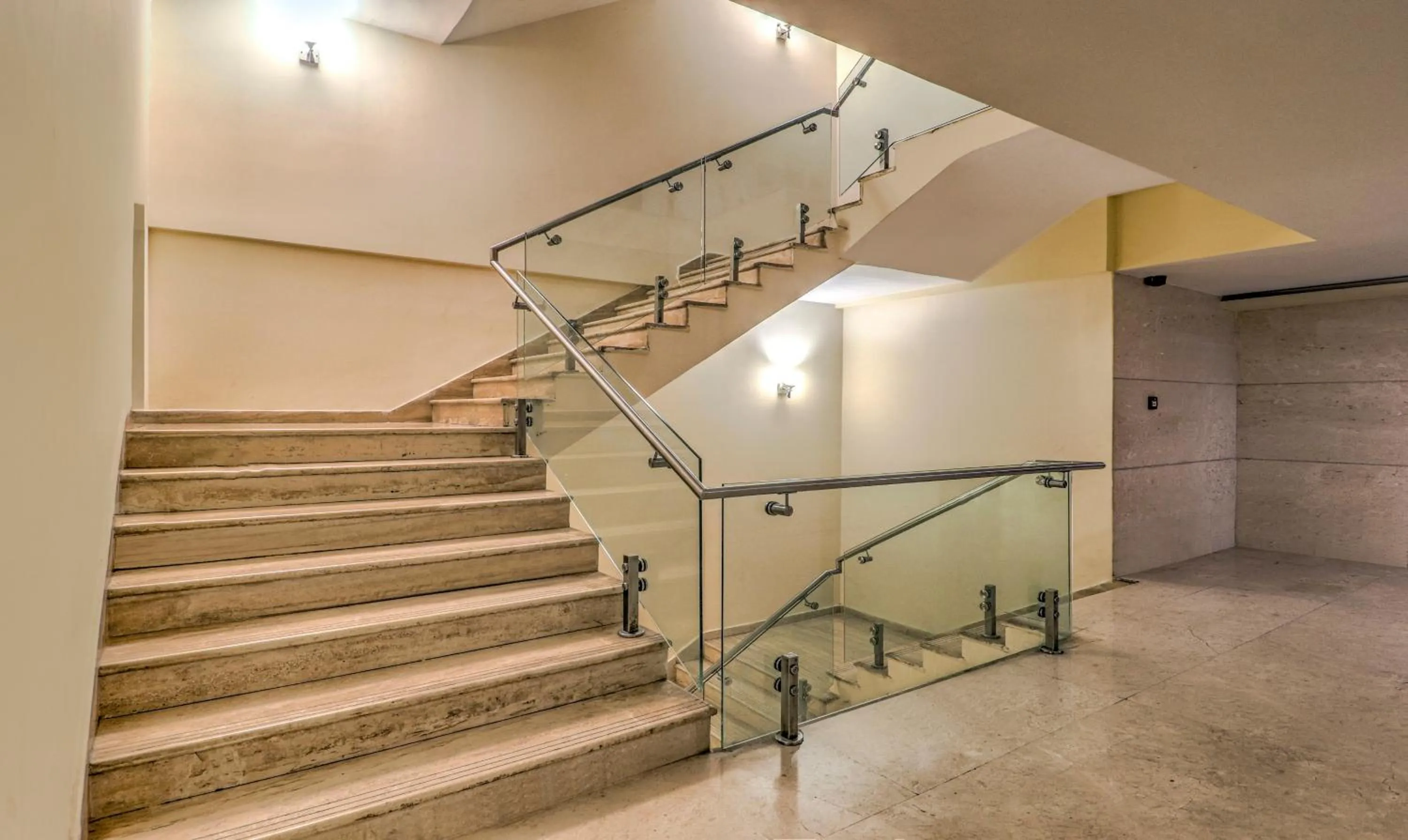 Lobby or reception in Treebo Premium Metropolis