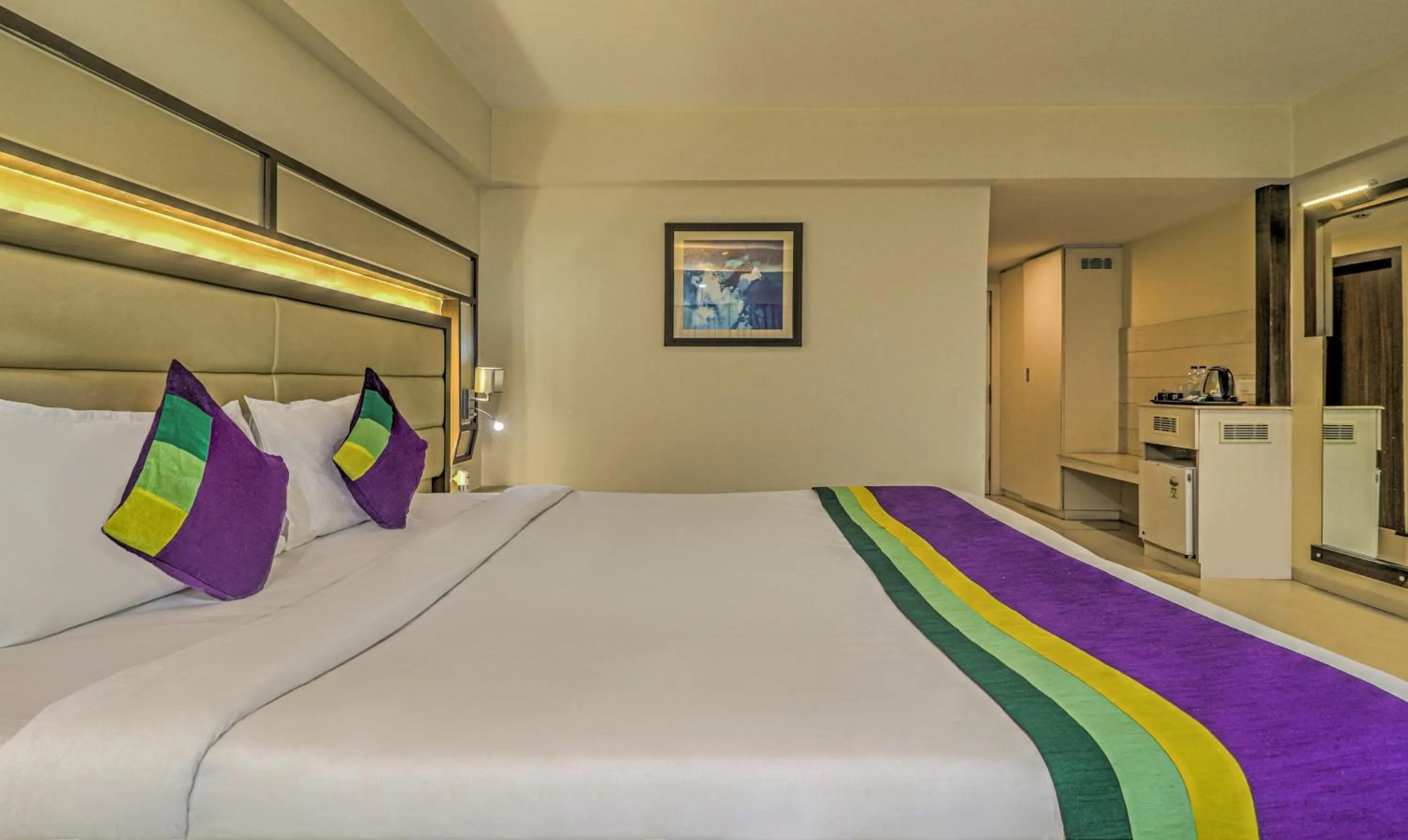 Bedroom, Bed in Treebo Premium Metropolis