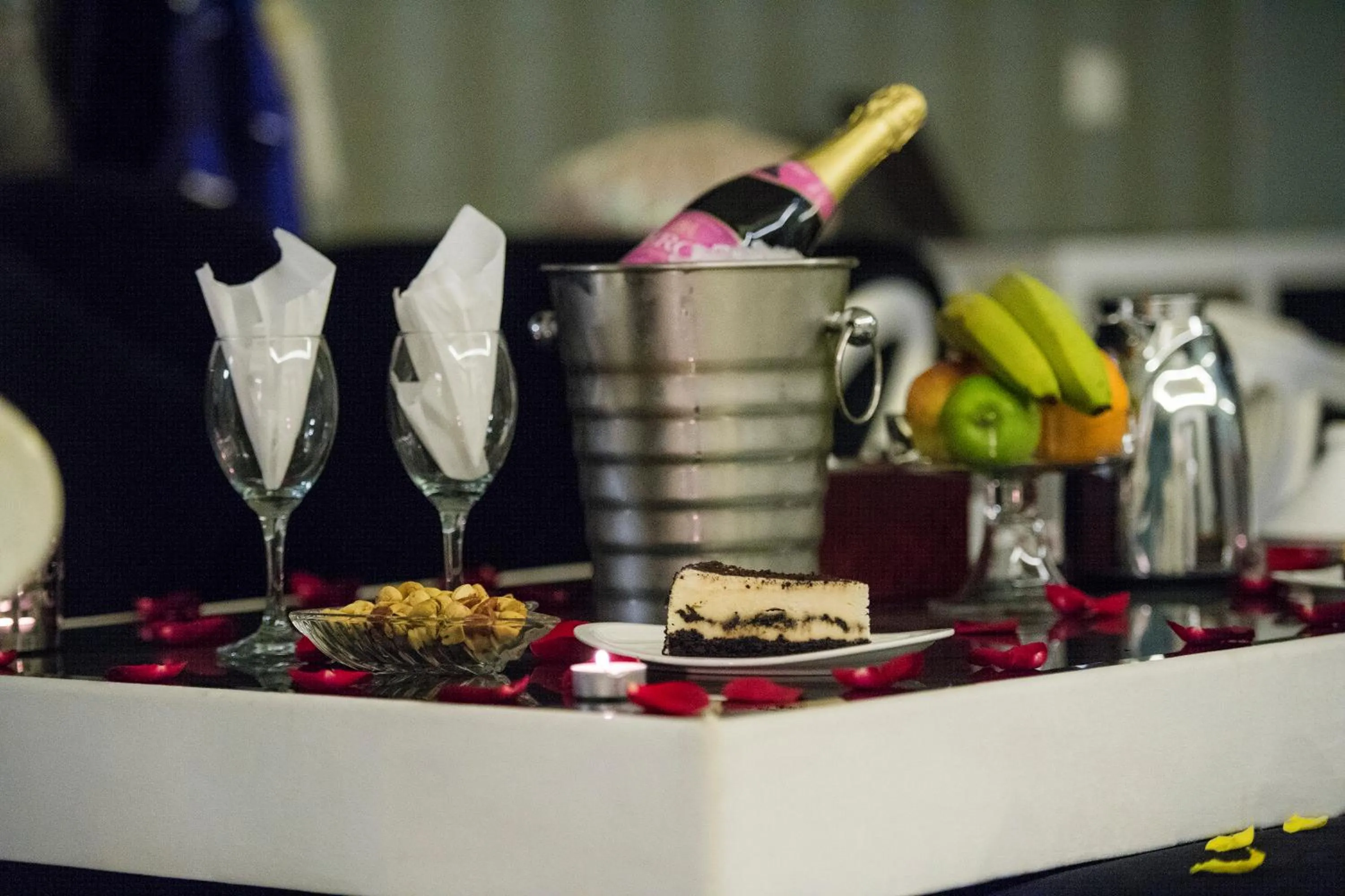 Food and drinks in Sharz Hotel