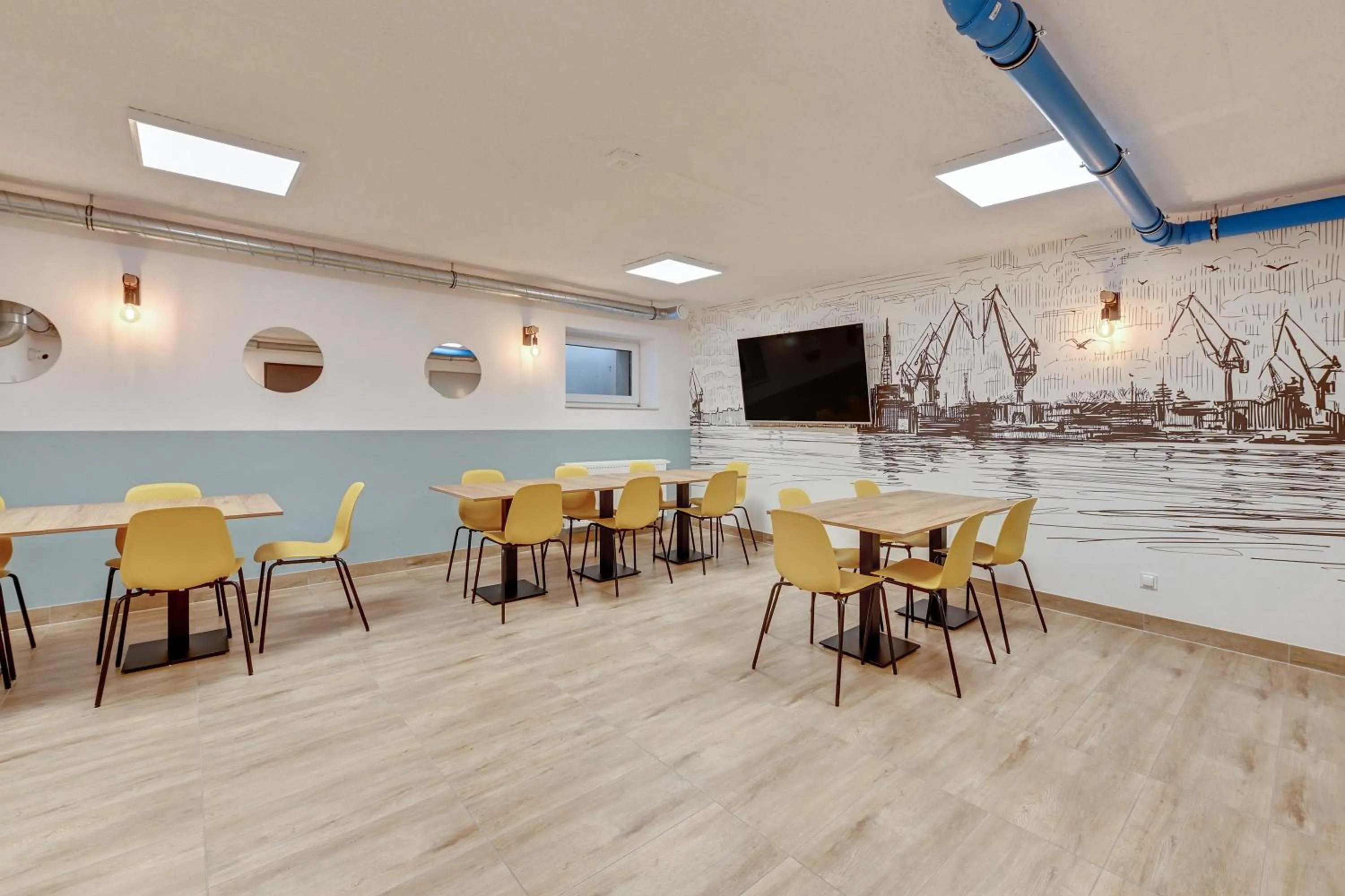 Communal lounge/ TV room in Apartgdynia