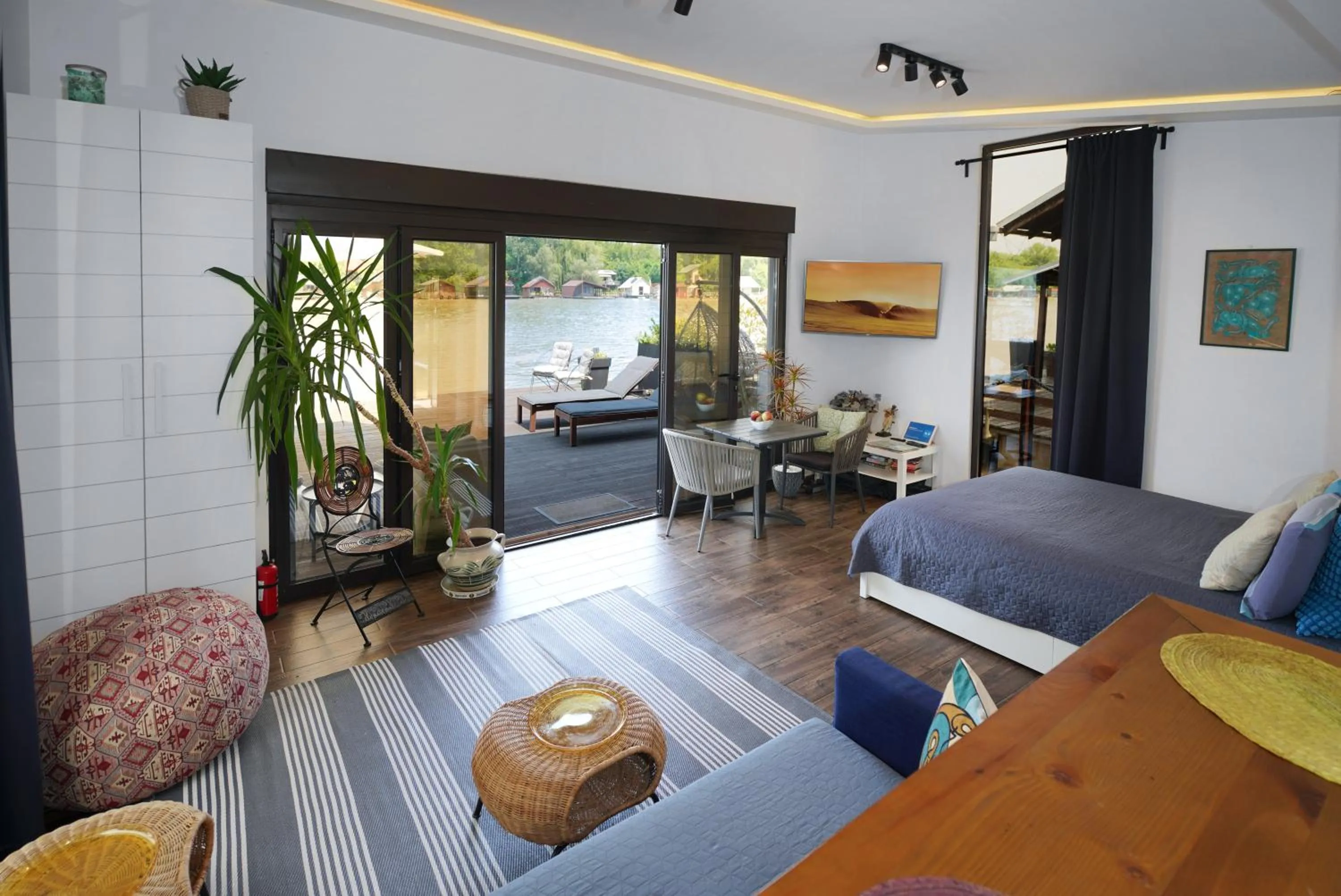 TV and multimedia in Beach House Belgrade