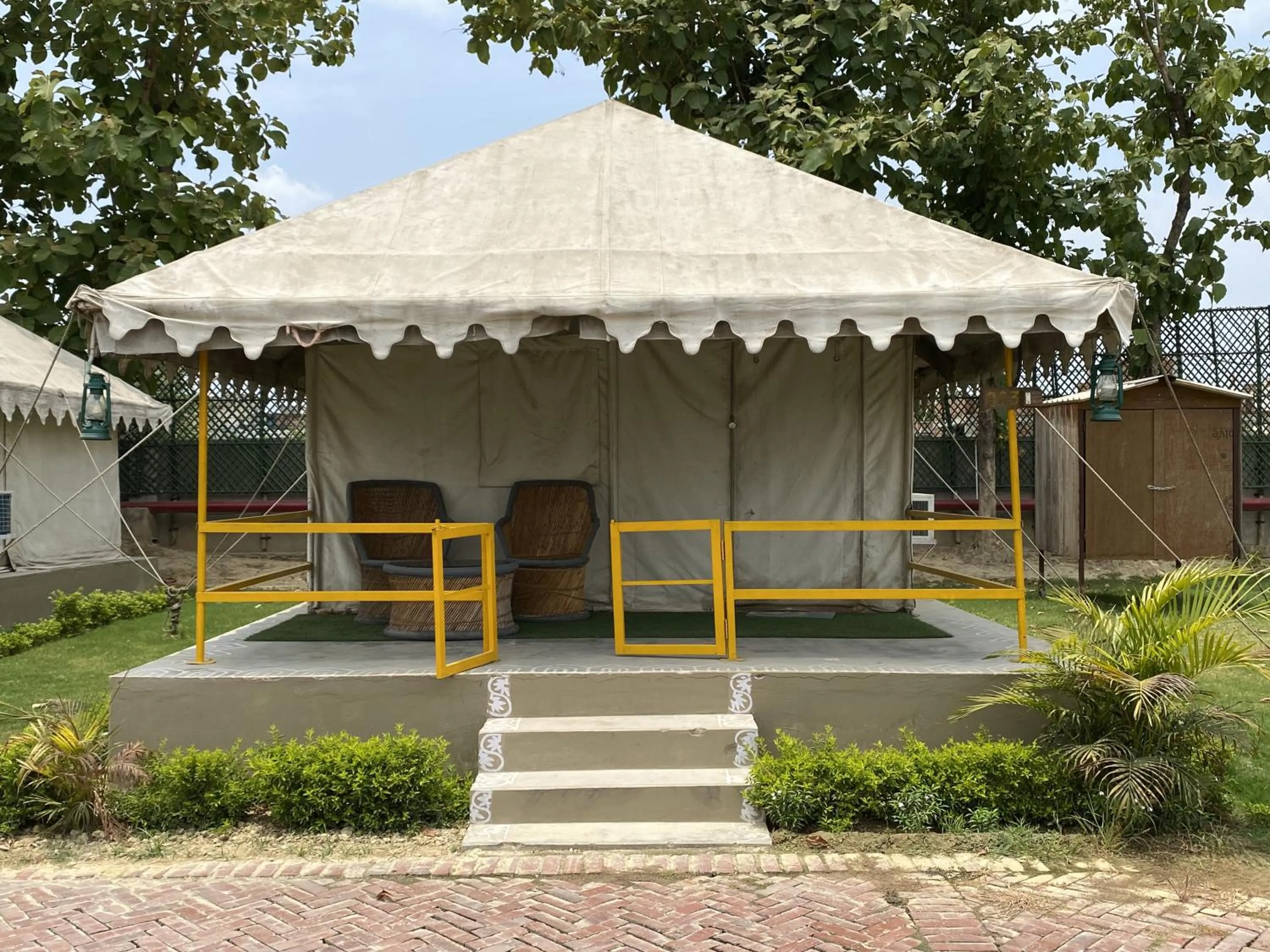 Facade/entrance in Om Vilas Benares, Varanasi