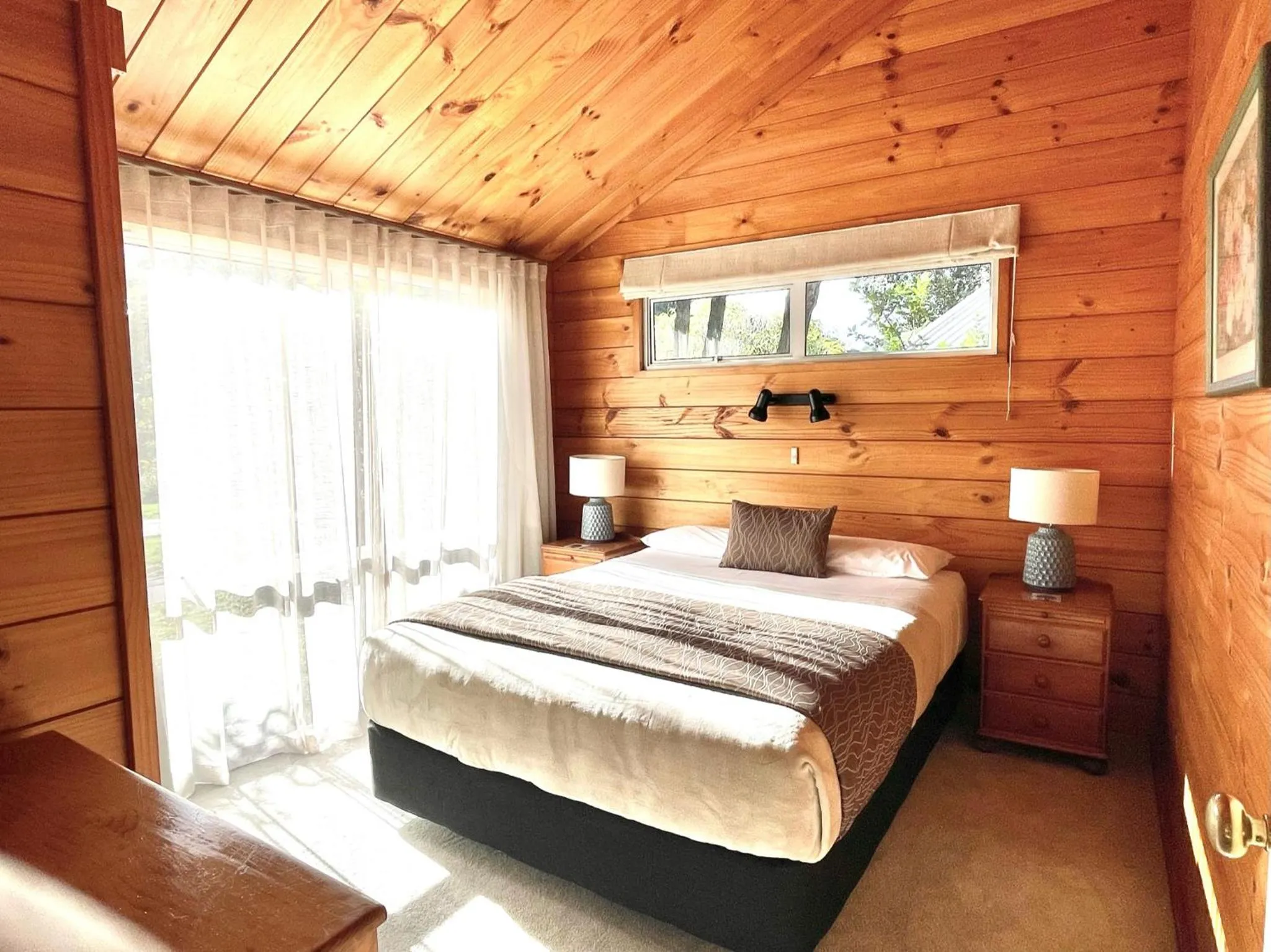 Bed in Tatahi Lodge Beach Resort