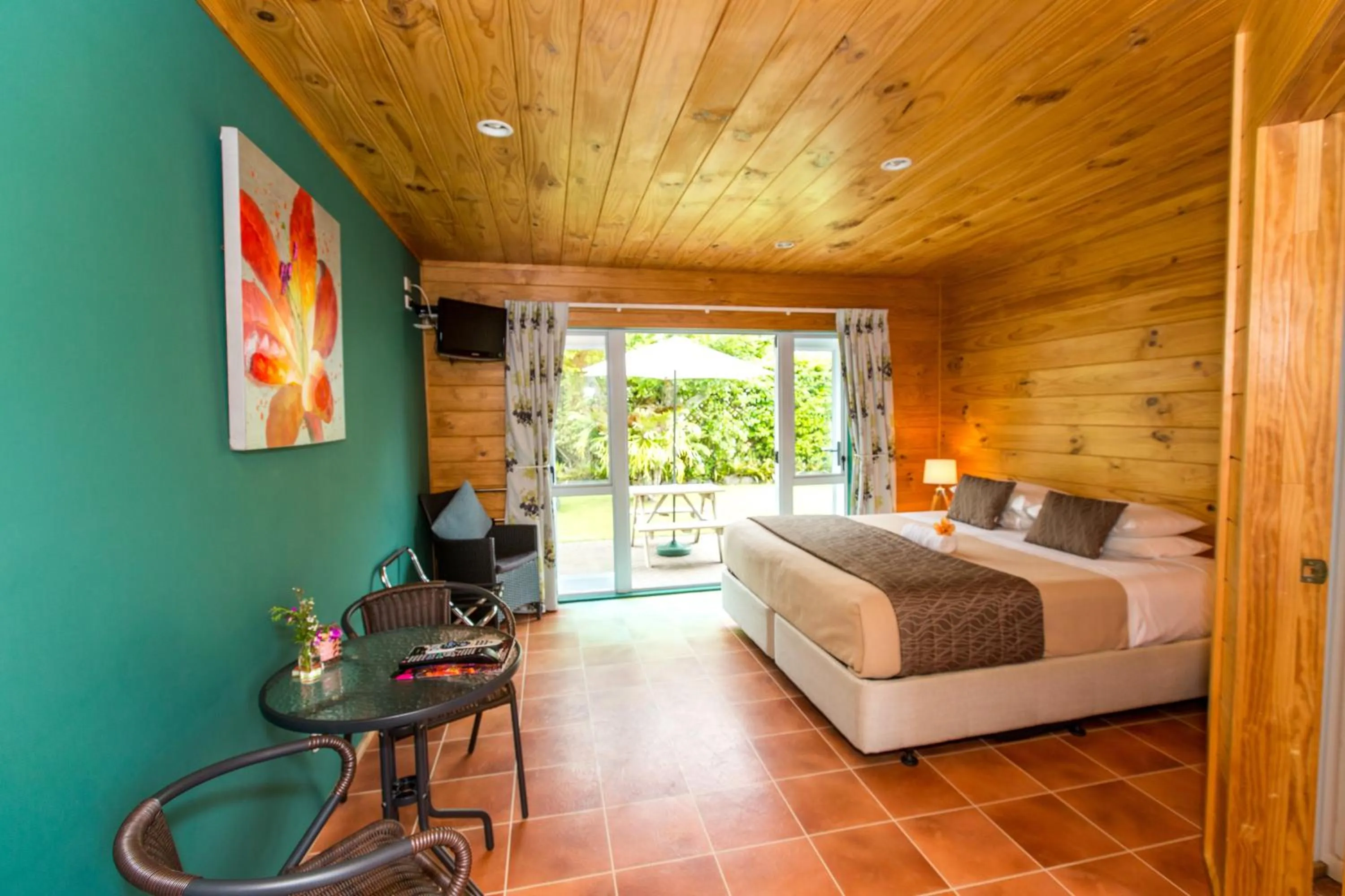 Bed in Tatahi Lodge Beach Resort