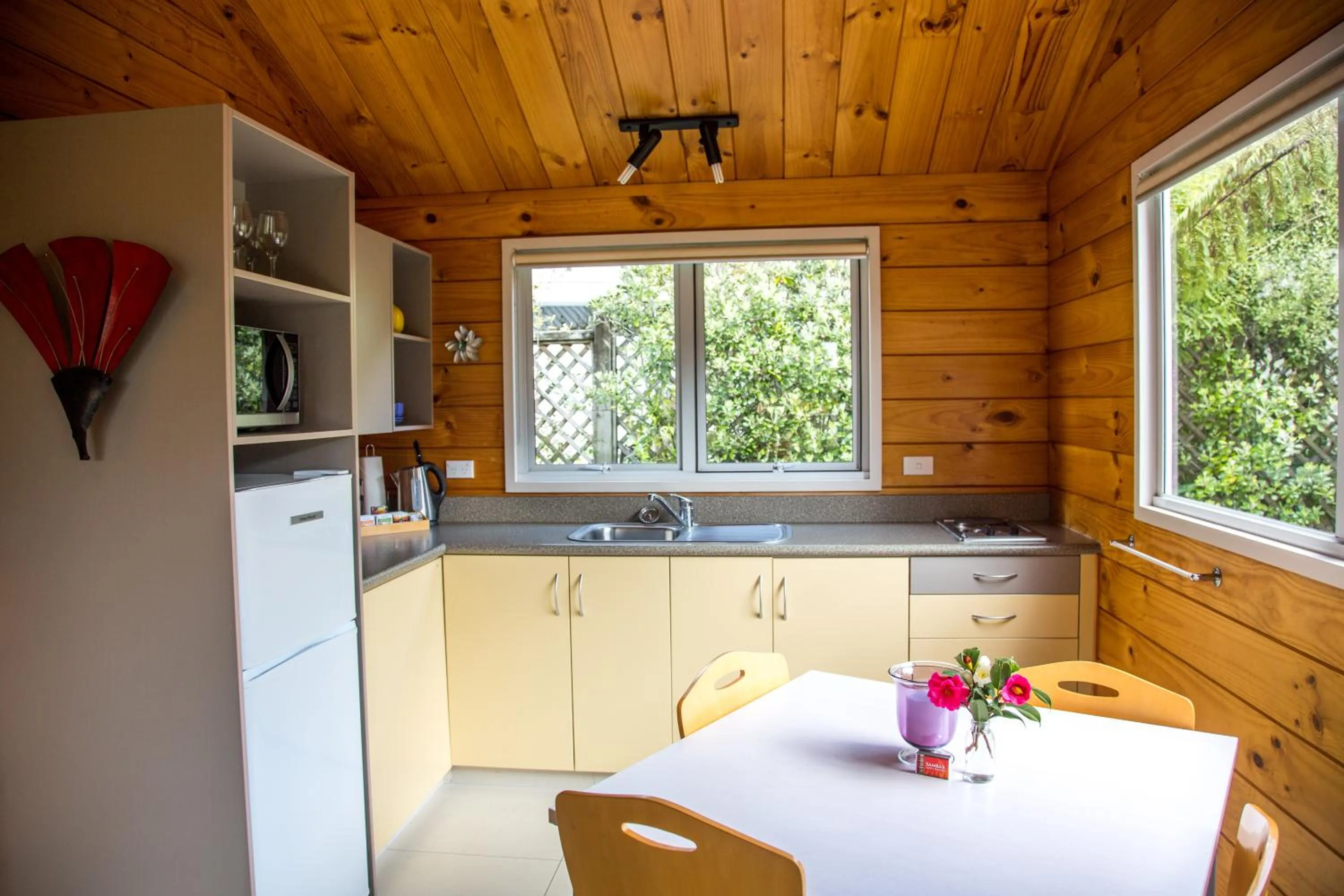 Kitchen or kitchenette in Tatahi Lodge Beach Resort
