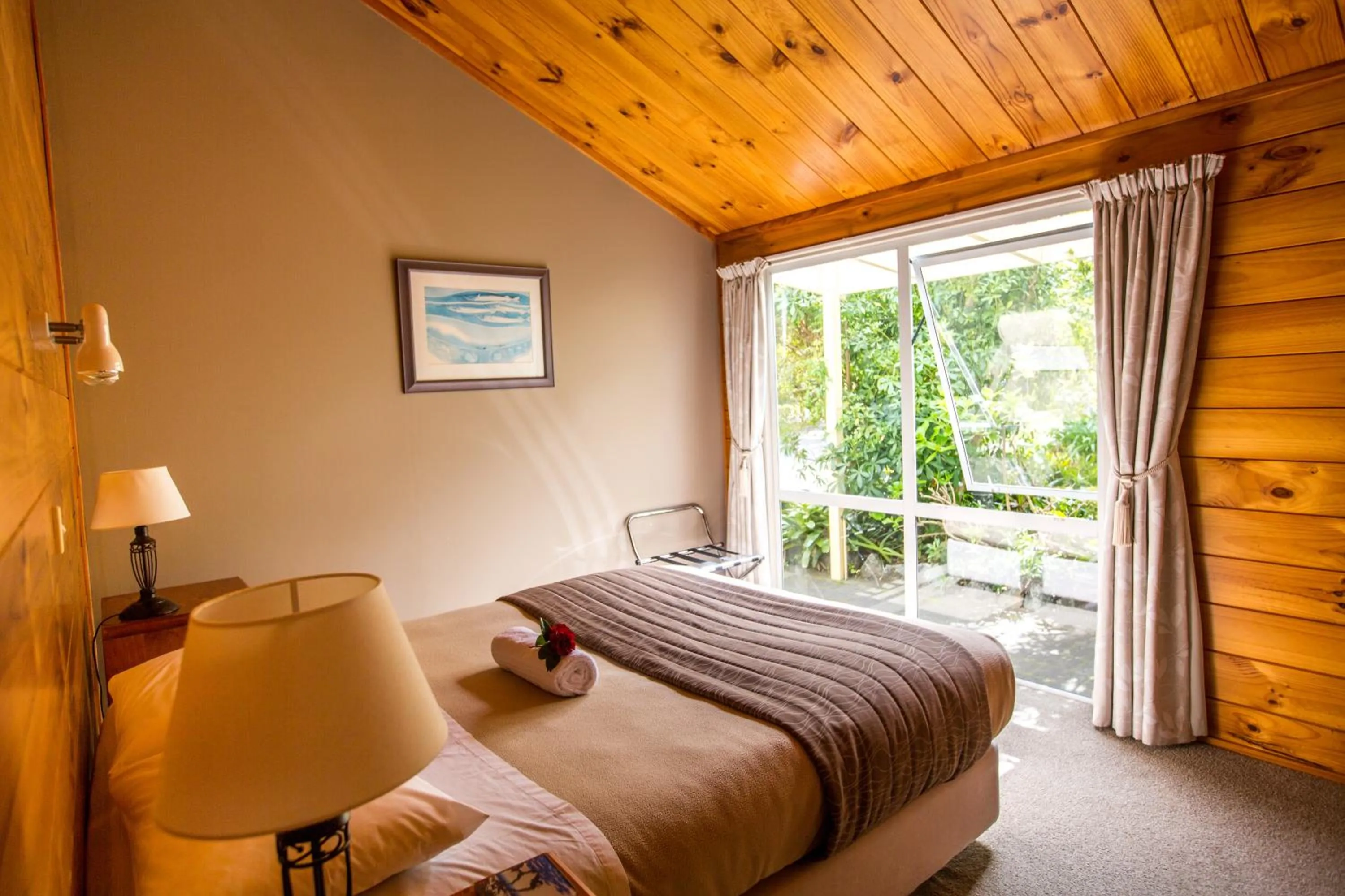 Bed in Tatahi Lodge Beach Resort