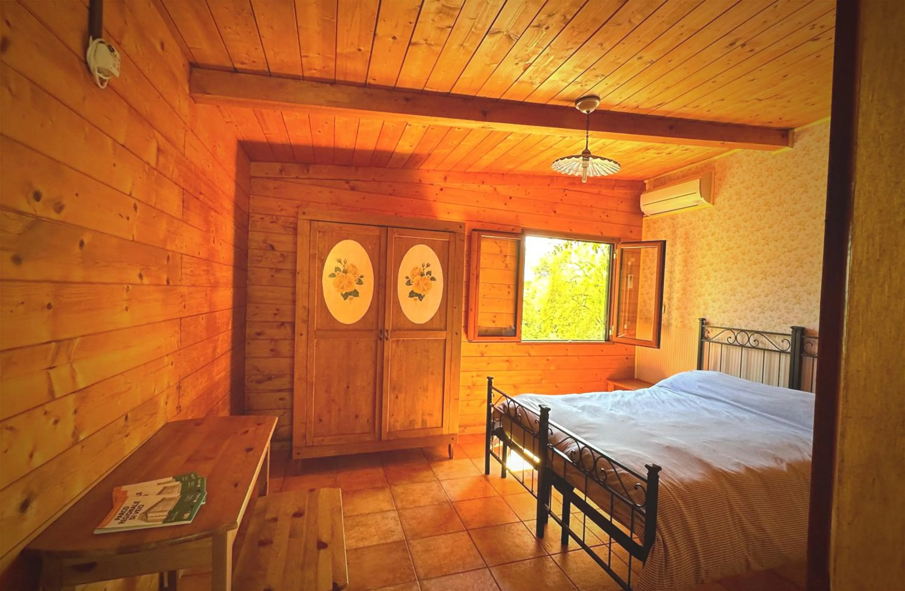 Bed in Night in the Wood Sorbo