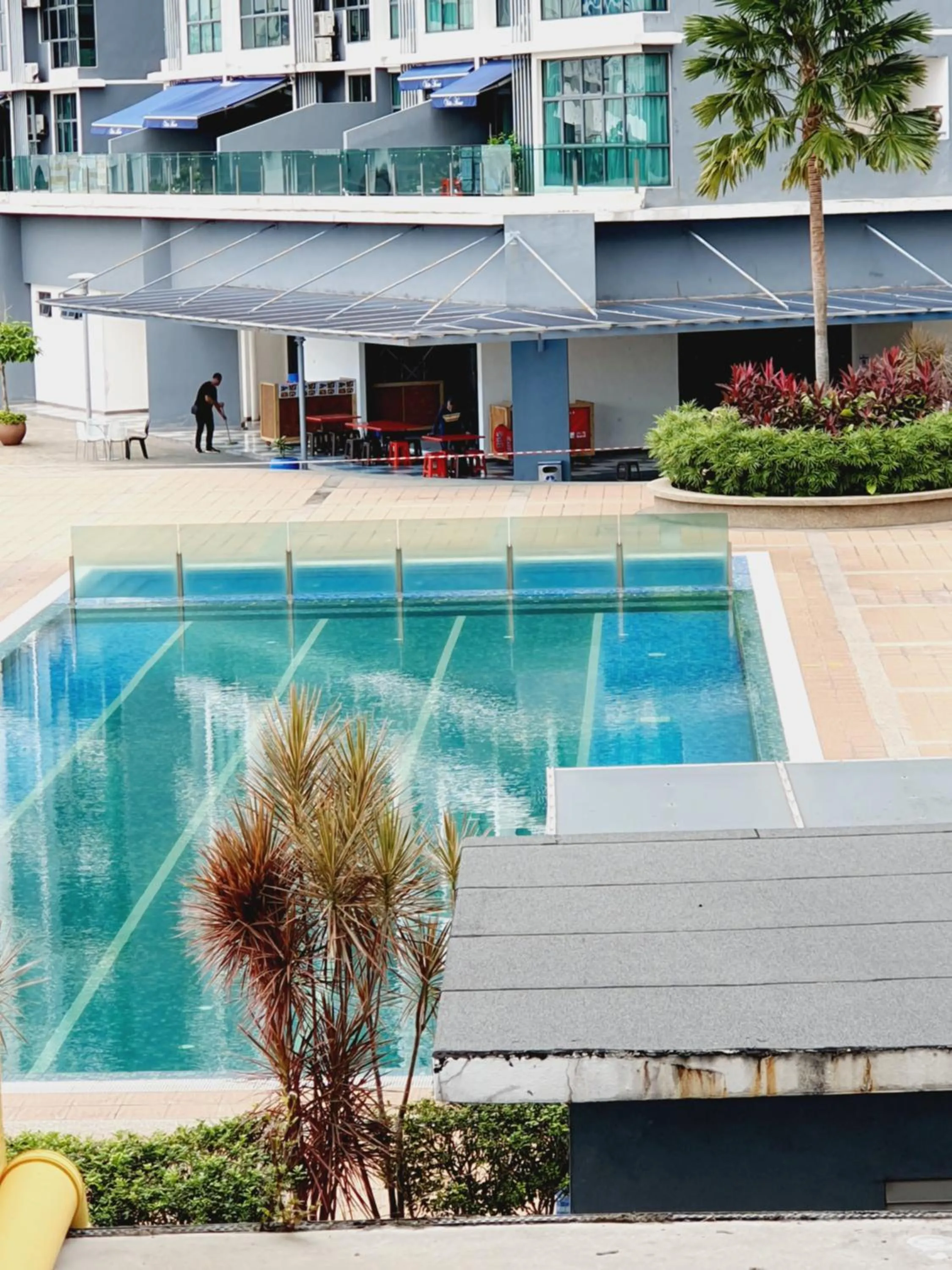 Property building in Vista Royal Homestay