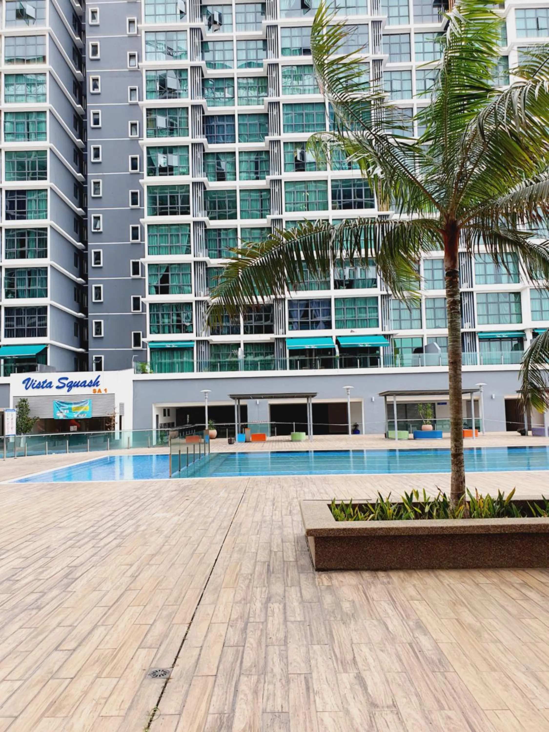 Property building in Vista Royal Homestay