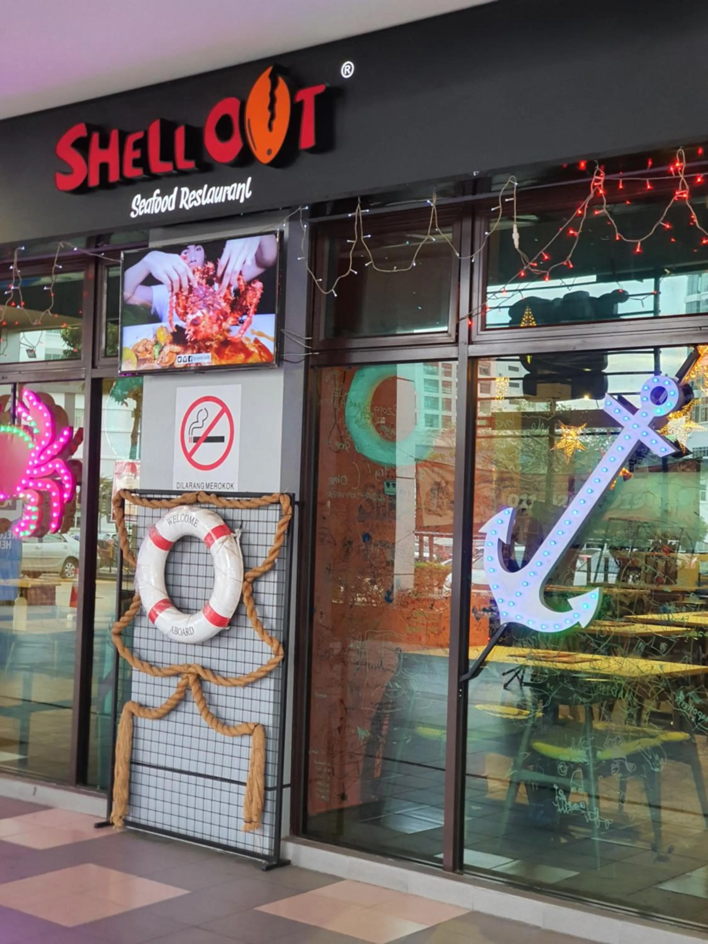 Restaurant/places to eat in Vista Royal Homestay