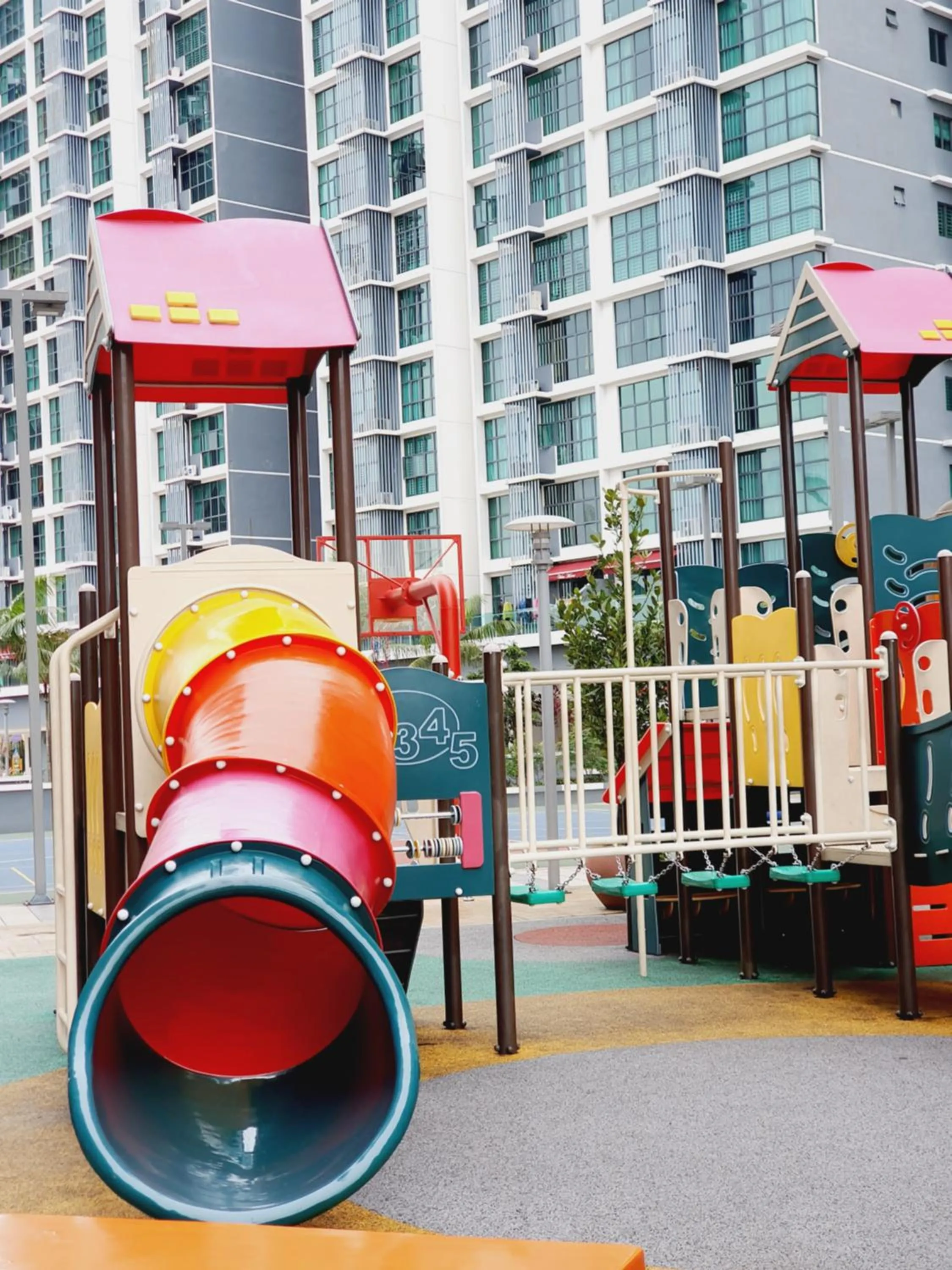 Property building in Vista Royal Homestay