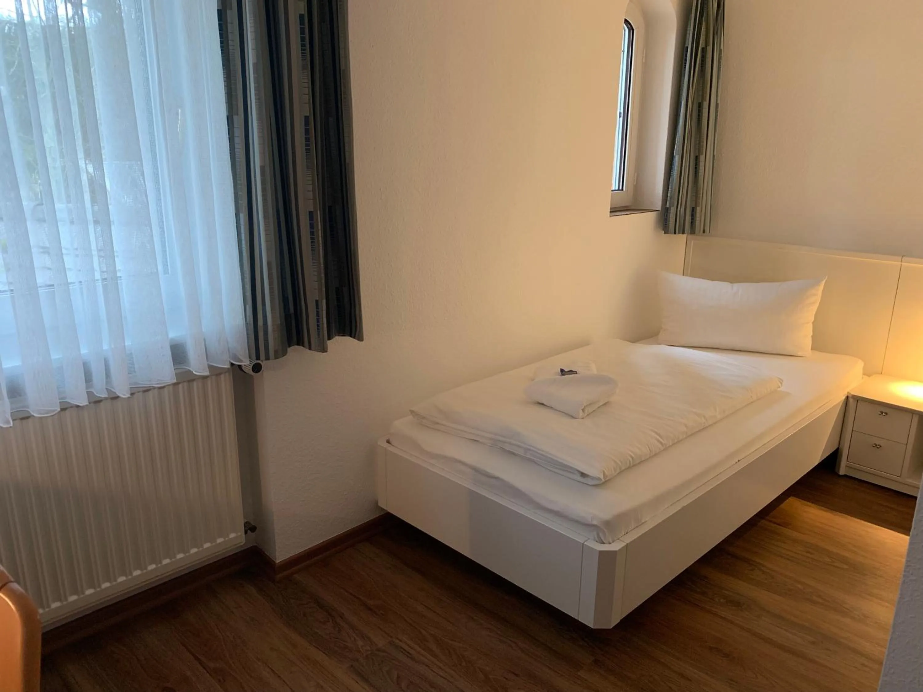 Photo of the whole room, Bed in Hotel Luther Birke Wittenberg