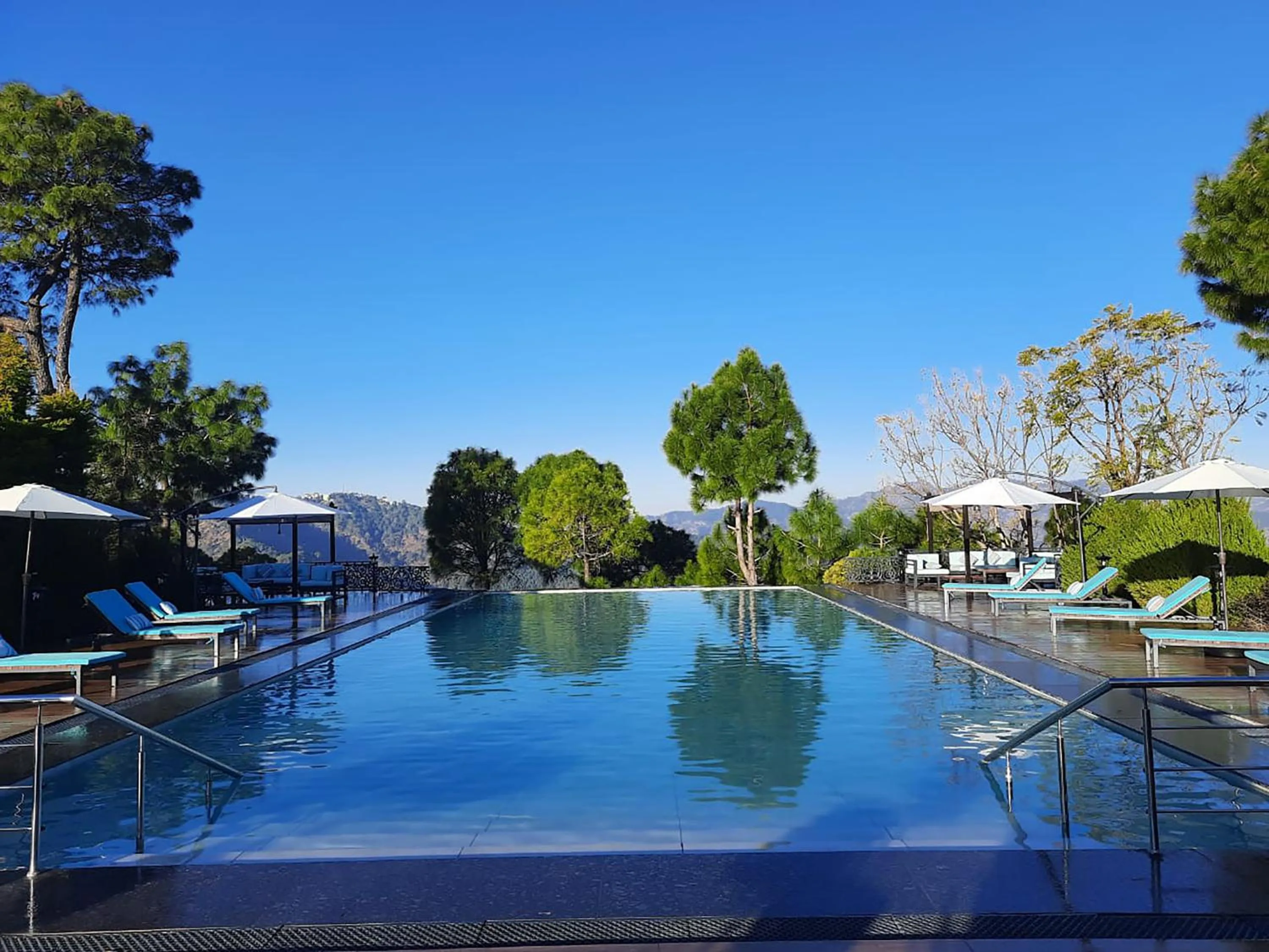 Swimming pool in Suryavilas Luxury Resort & Spa