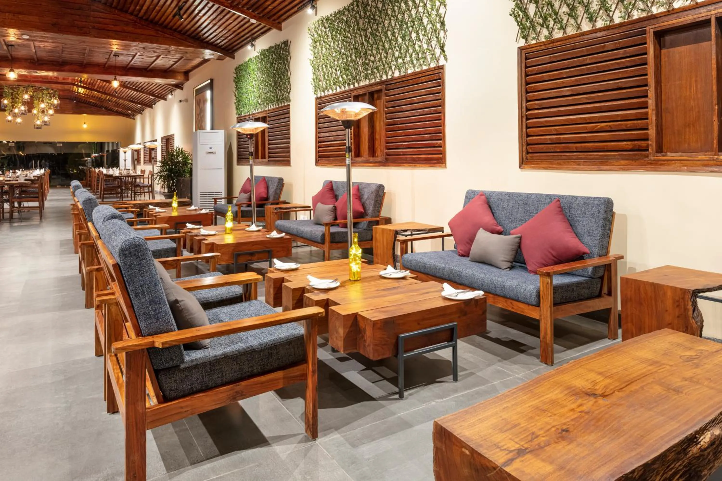 Restaurant/places to eat in Suryavilas Luxury Resort & Spa