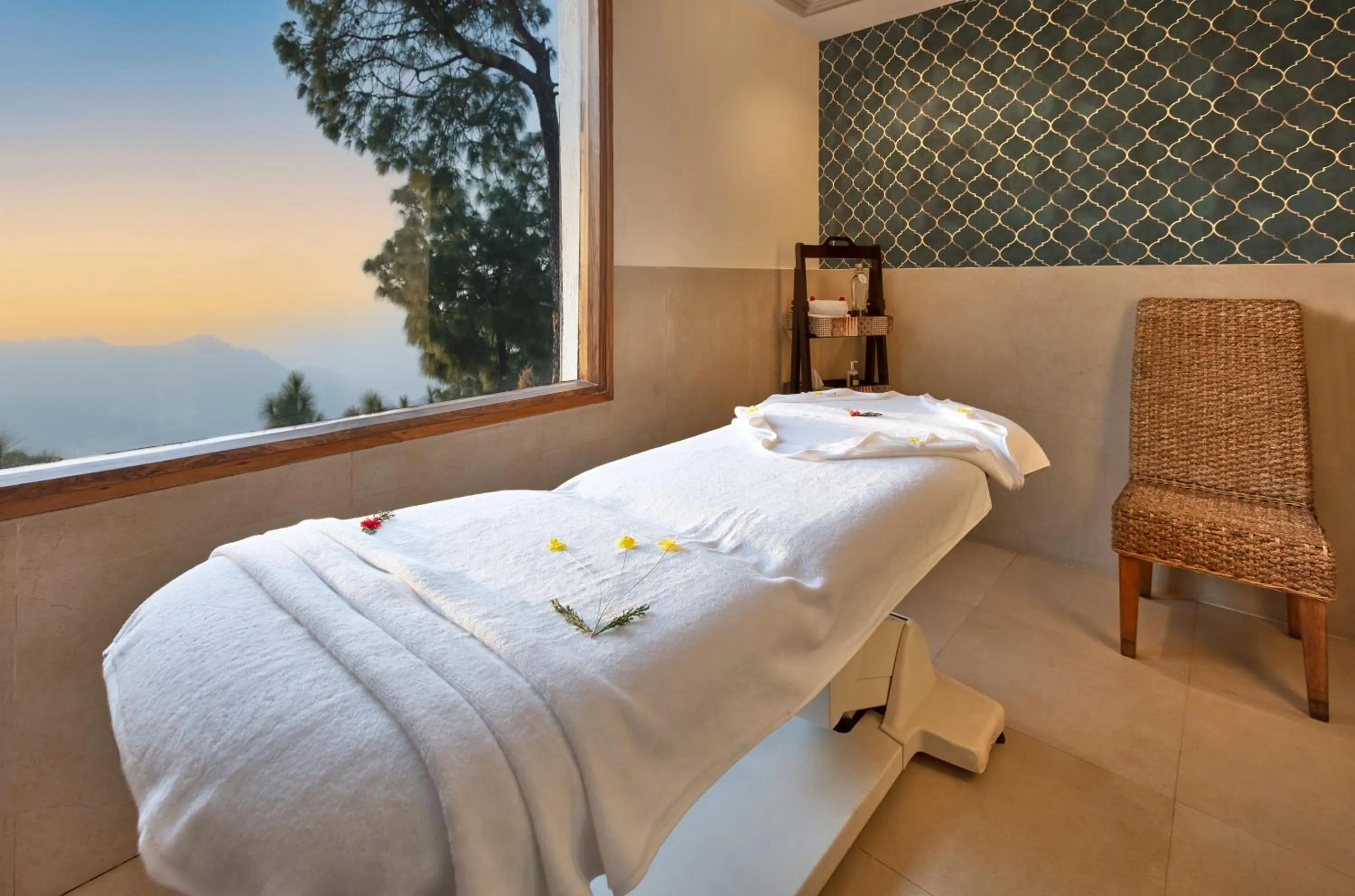 Massage in Suryavilas Luxury Resort & Spa
