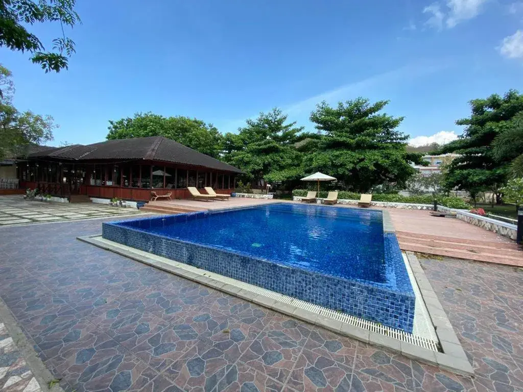 Pool view in Sylvia Hotel & Resort Komodo Pool view in Sylvia Hotel & Resort Komodo