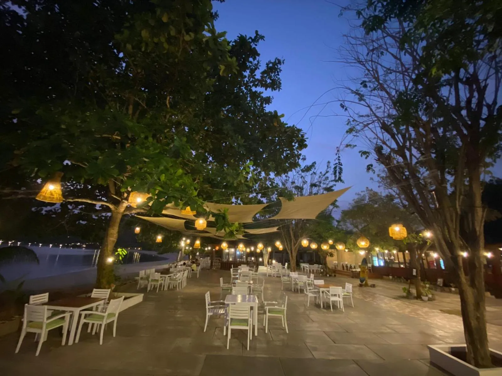 Restaurant/places to eat in Sylvia Hotel & Resort Komodo