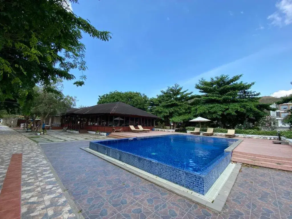 Pool view in Sylvia Hotel & Resort Komodo Pool view in Sylvia Hotel & Resort Komodo