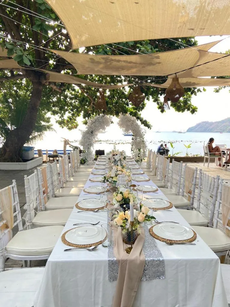 Restaurant/places to eat in Sylvia Hotel & Resort Komodo