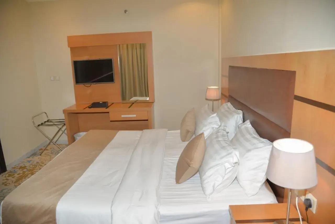 Communal lounge/ TV room, Bed in Ozone hotel Communal lounge/ TV room, Bed in Ozone hotel