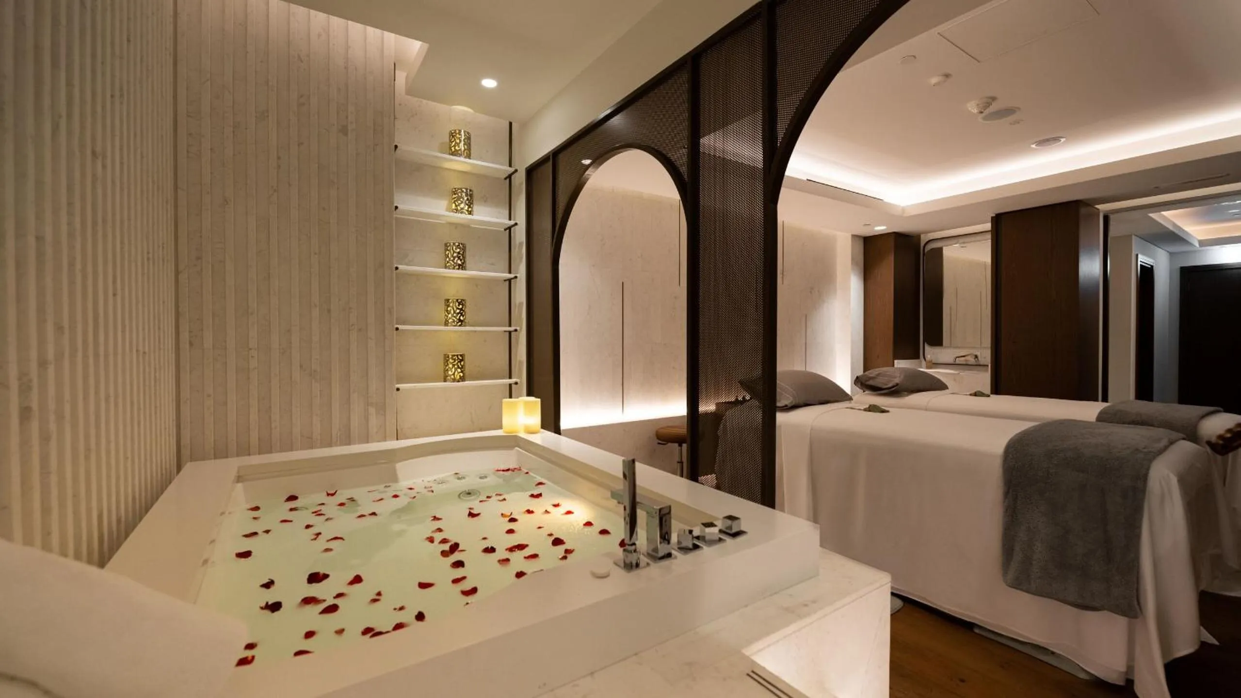 Massage, Bed in Jumeirah Beach Hotel Dubai