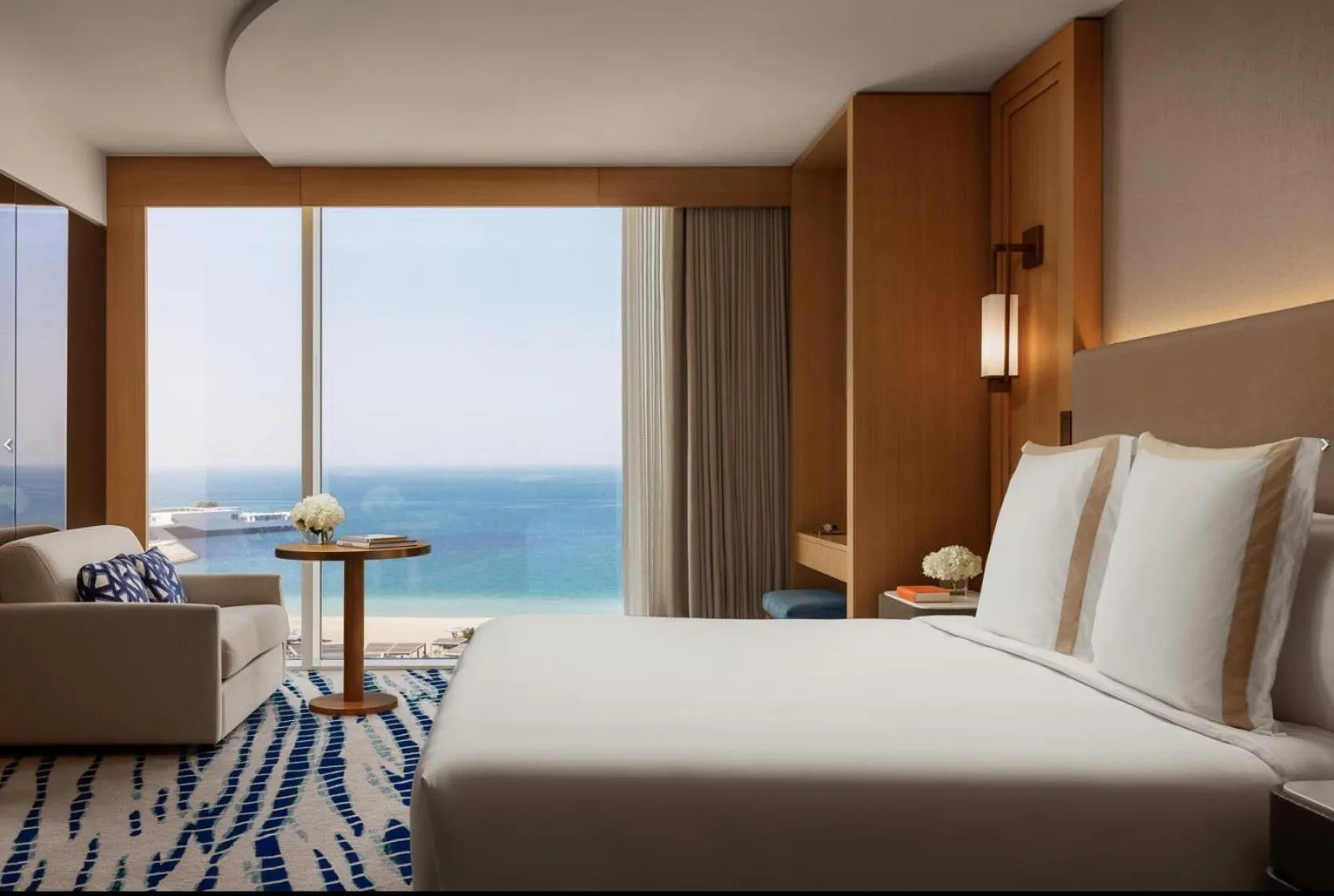 Bed in Jumeirah Beach Hotel Dubai