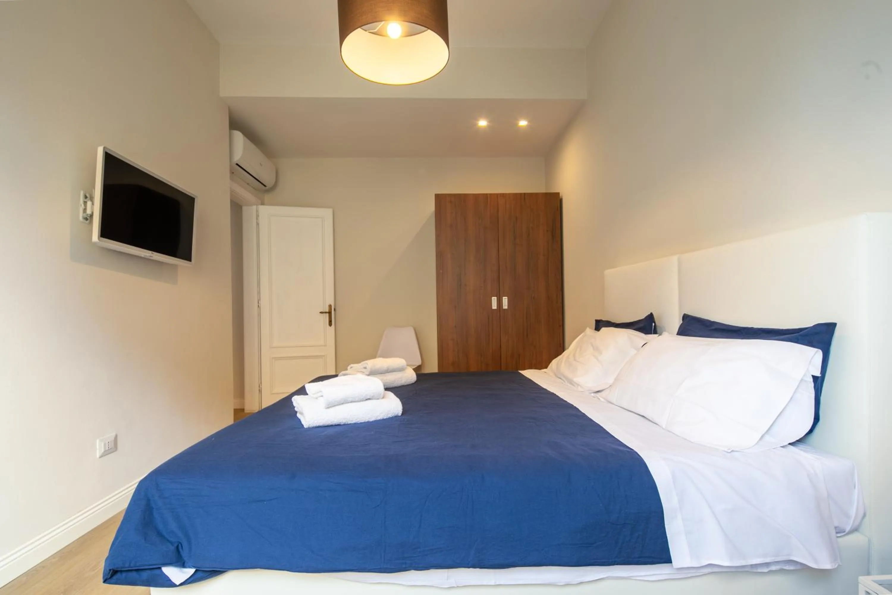 Bed in Ponte Vecchio White by Mmega