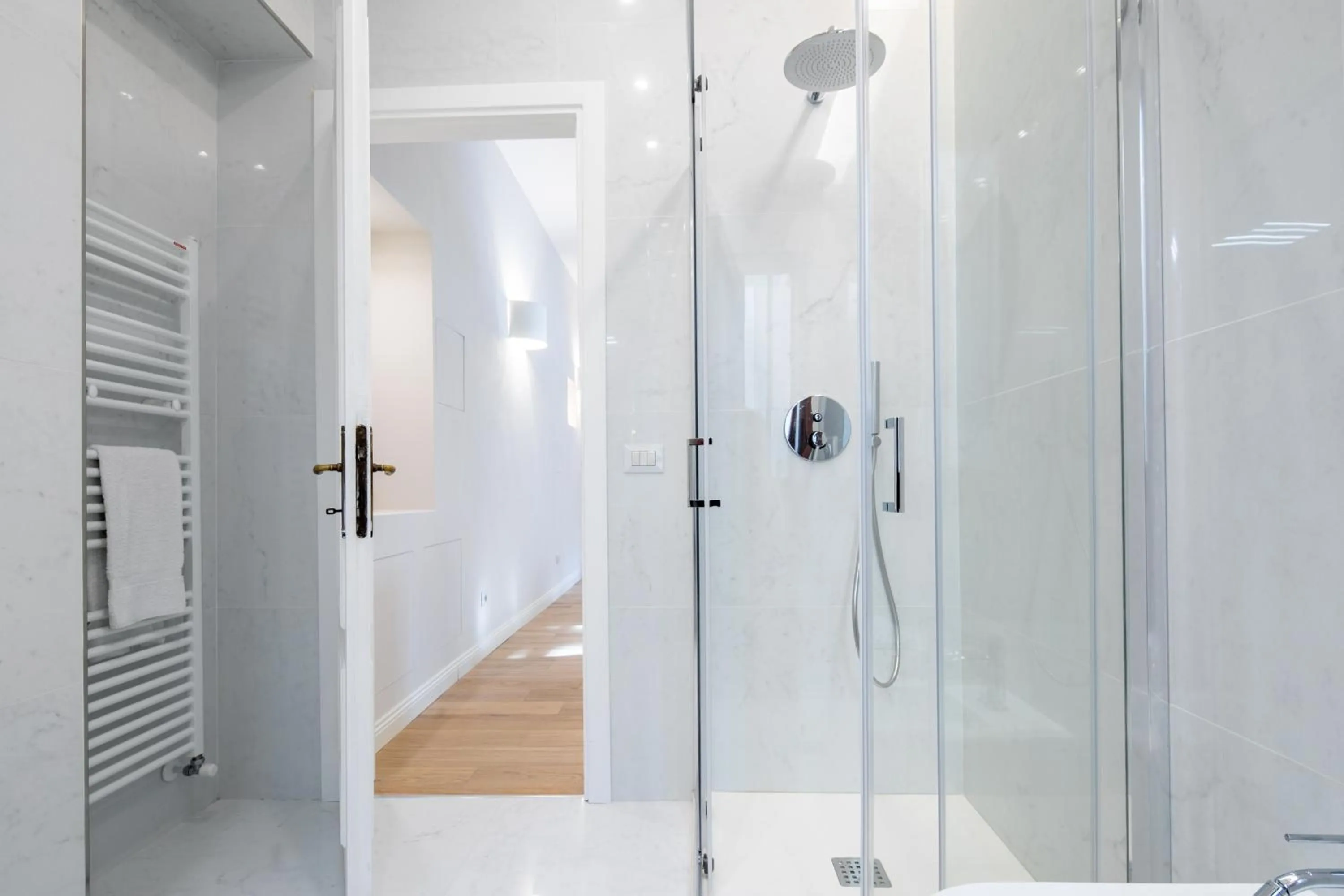 Bathroom in Ponte Vecchio White by Mmega