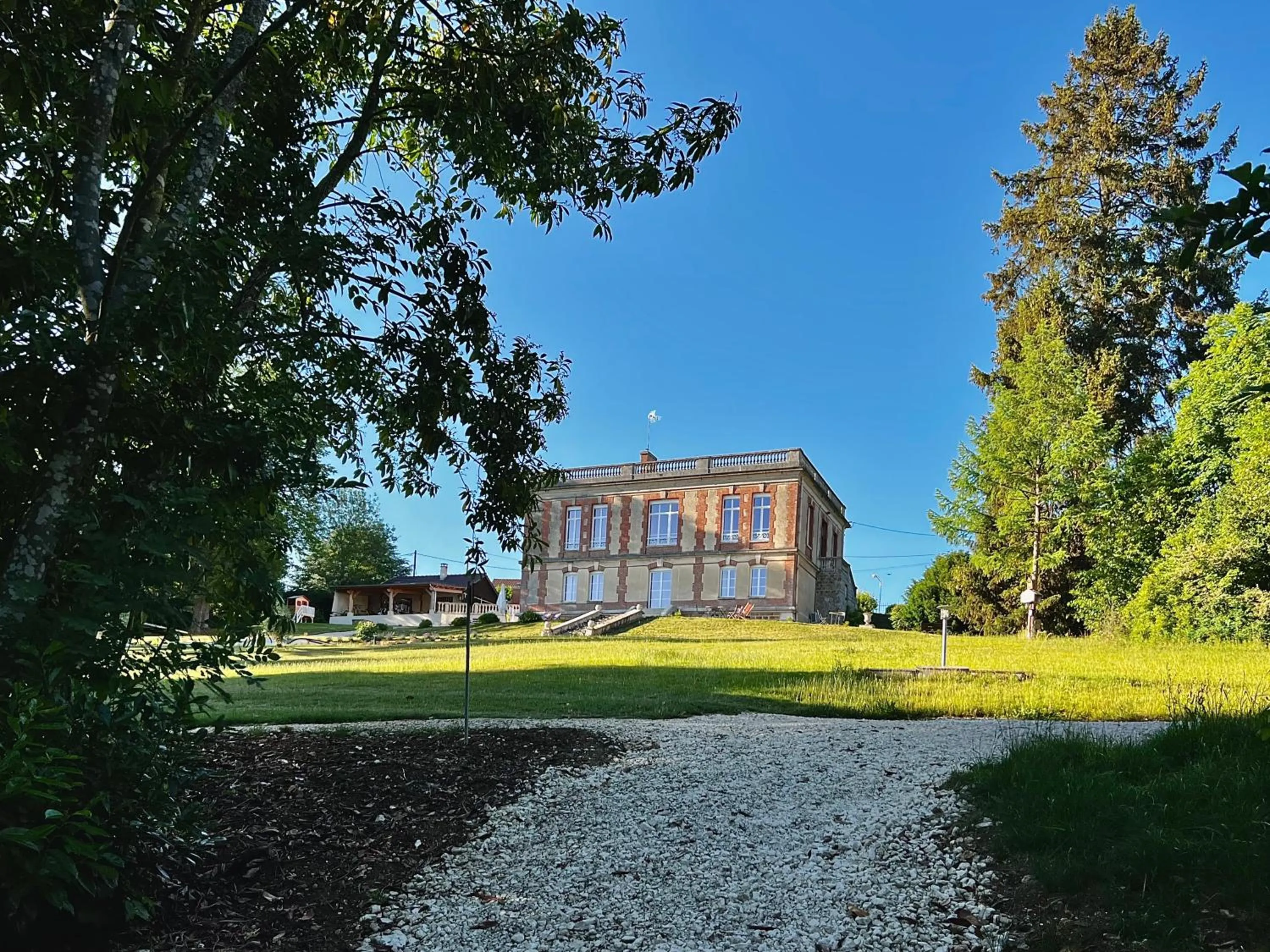 Property building in Demeure de la Garenne