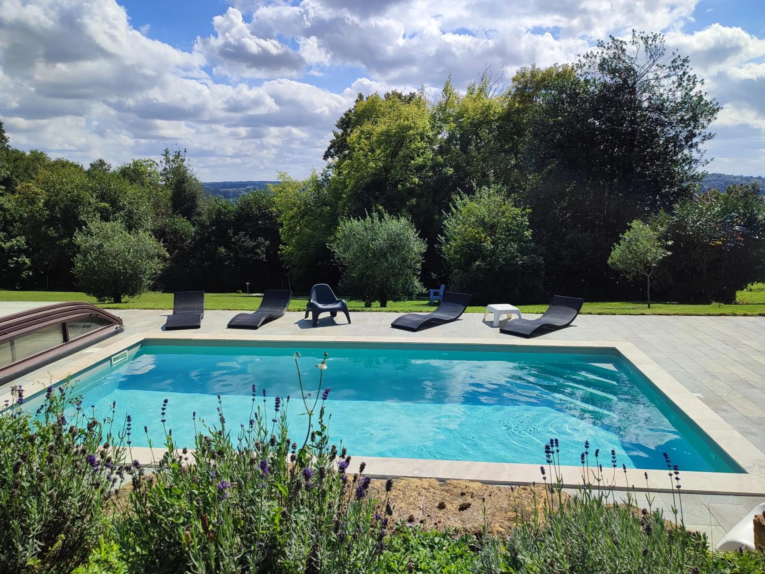 Swimming pool in Demeure de la Garenne