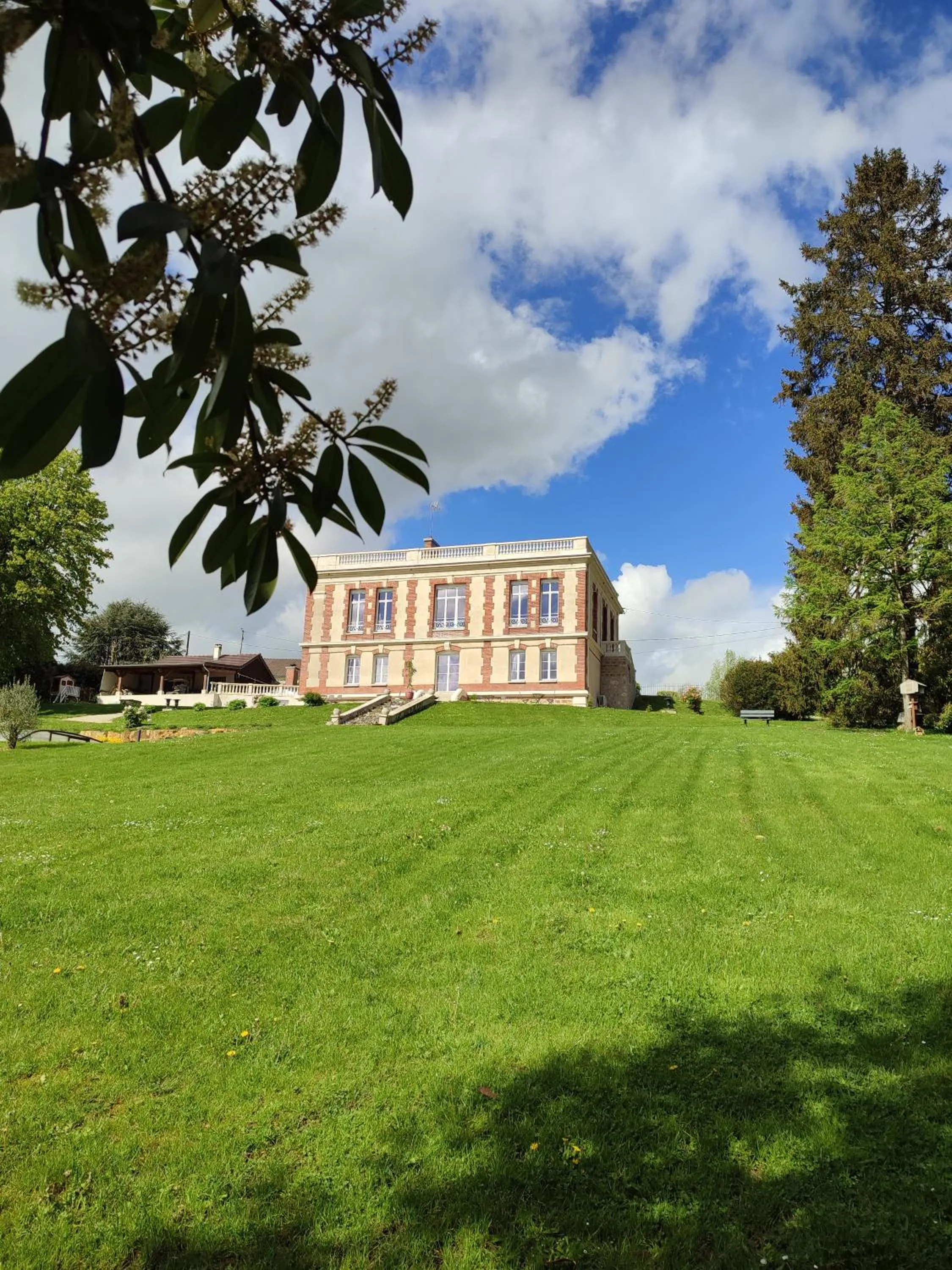 Property building in Demeure de la Garenne