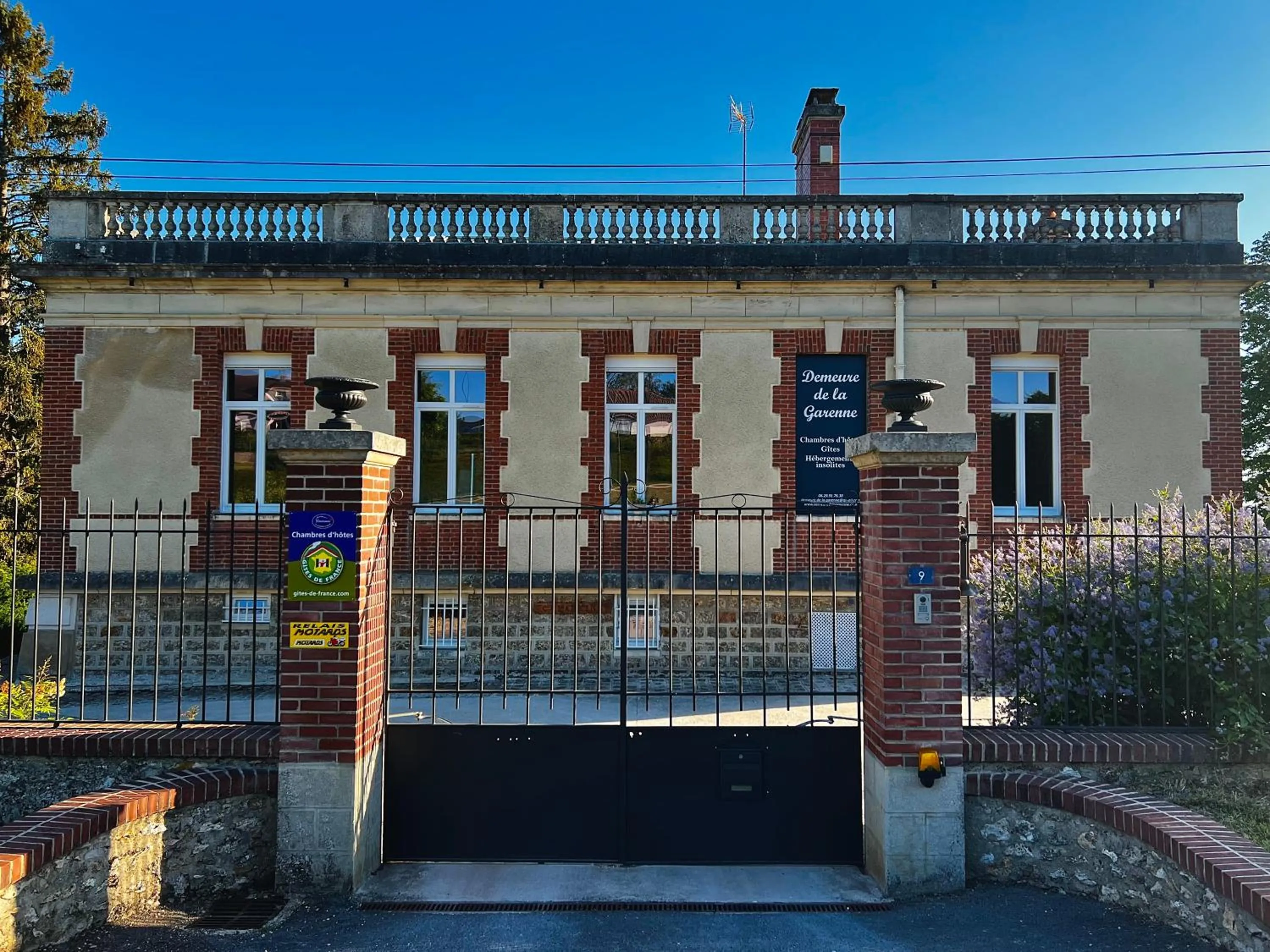 Property building in Demeure de la Garenne