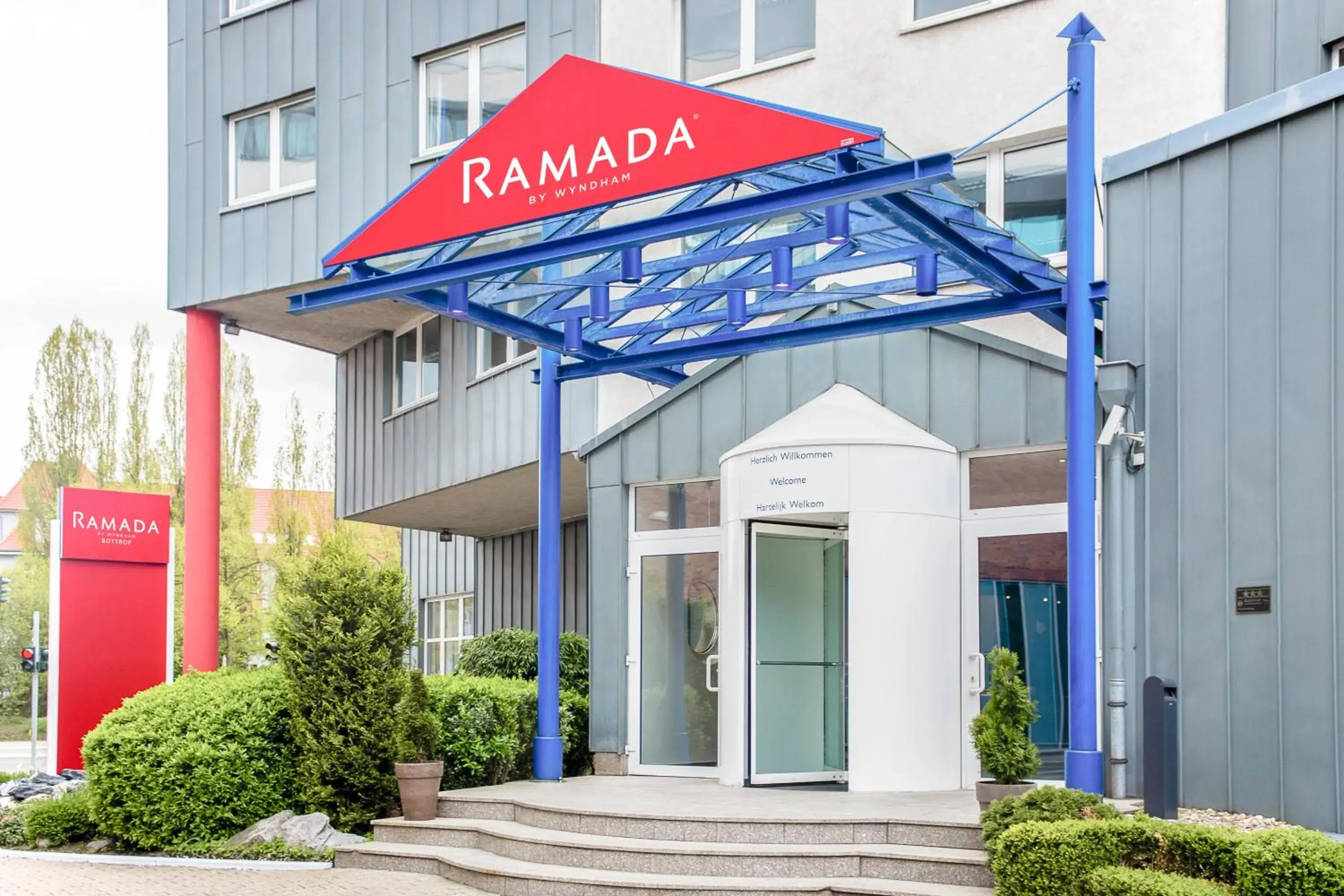 Facade/entrance in Ramada by Wyndham Bottrop City Facade/entrance in Ramada by Wyndham Bottrop City