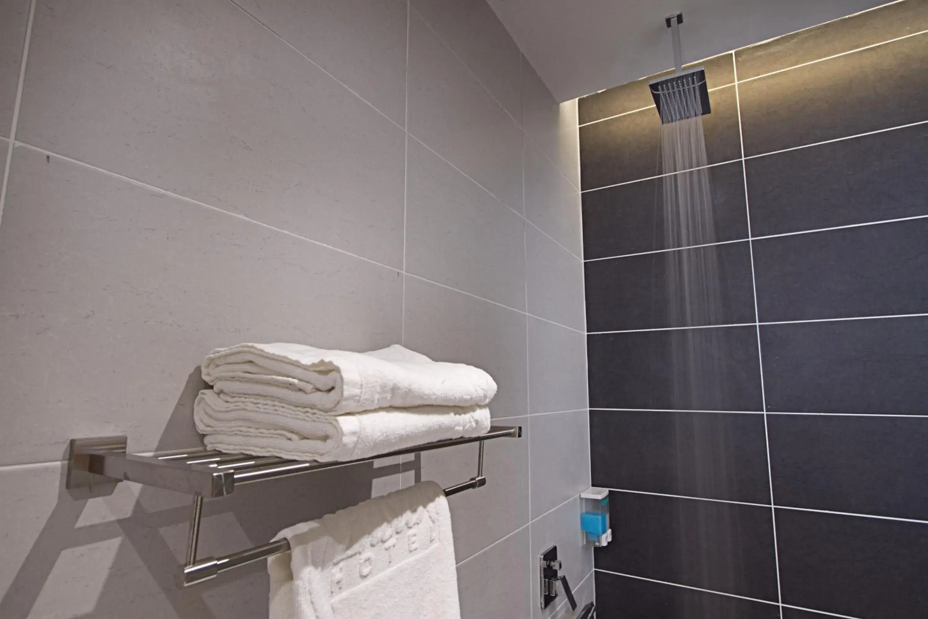 Single Room in Sri Enstek Hotel KLIA, KLIA 2 & F1 Single Room in Sri Enstek Hotel KLIA, KLIA 2 & F1