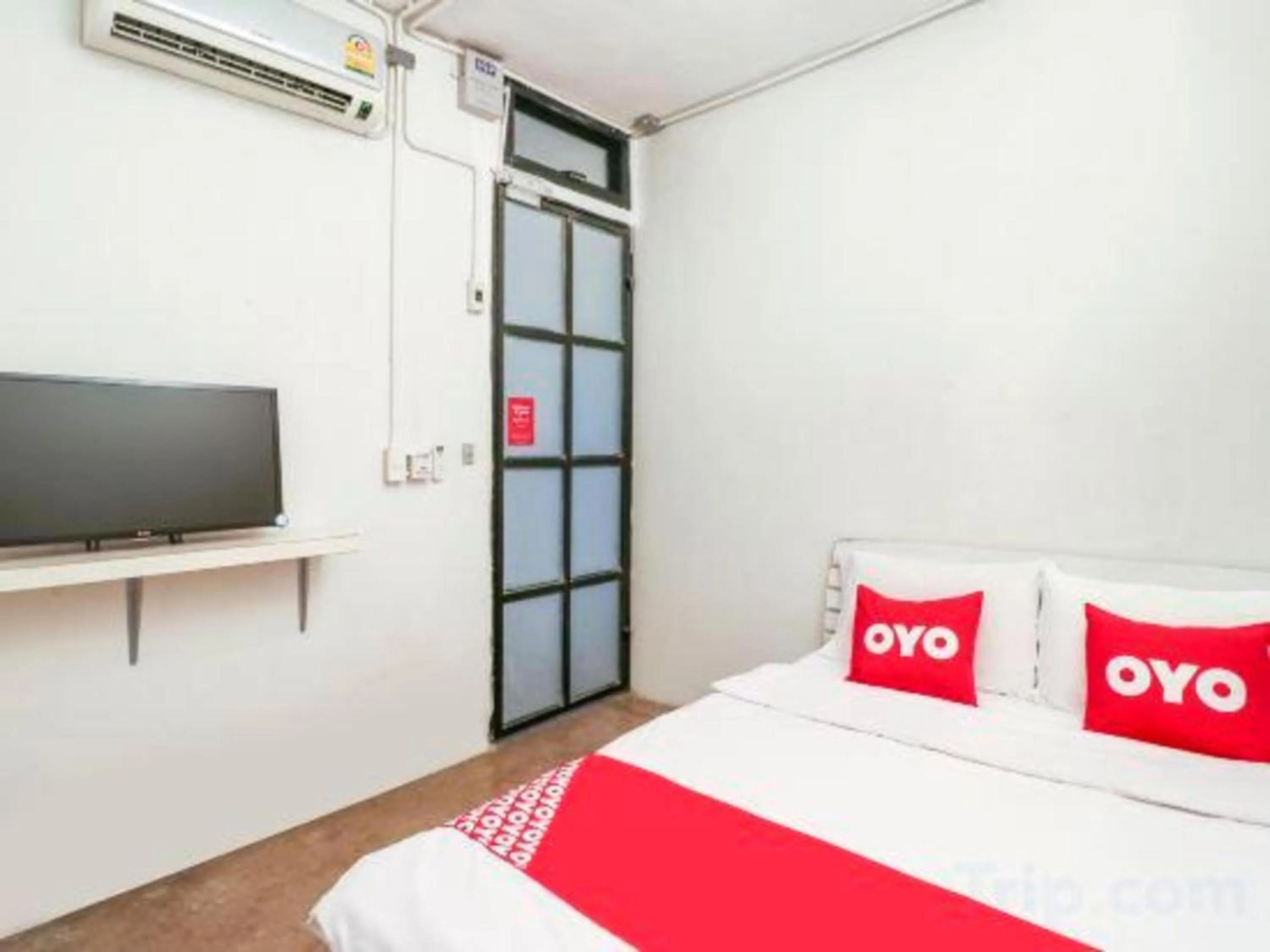 Bedroom, Bed in Bangkok Hub Hostel