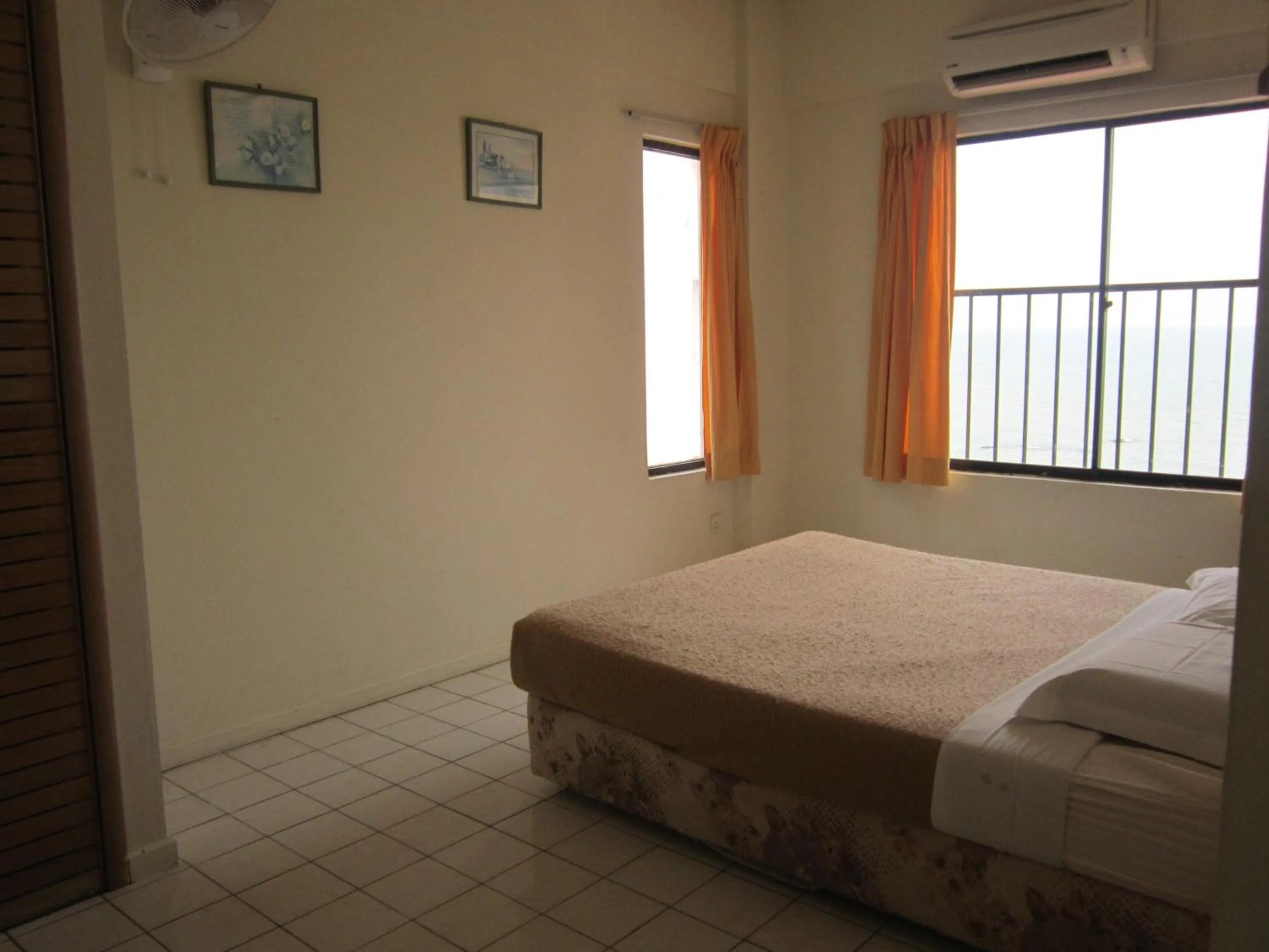 Bed in Paradise Lagoon Apartment