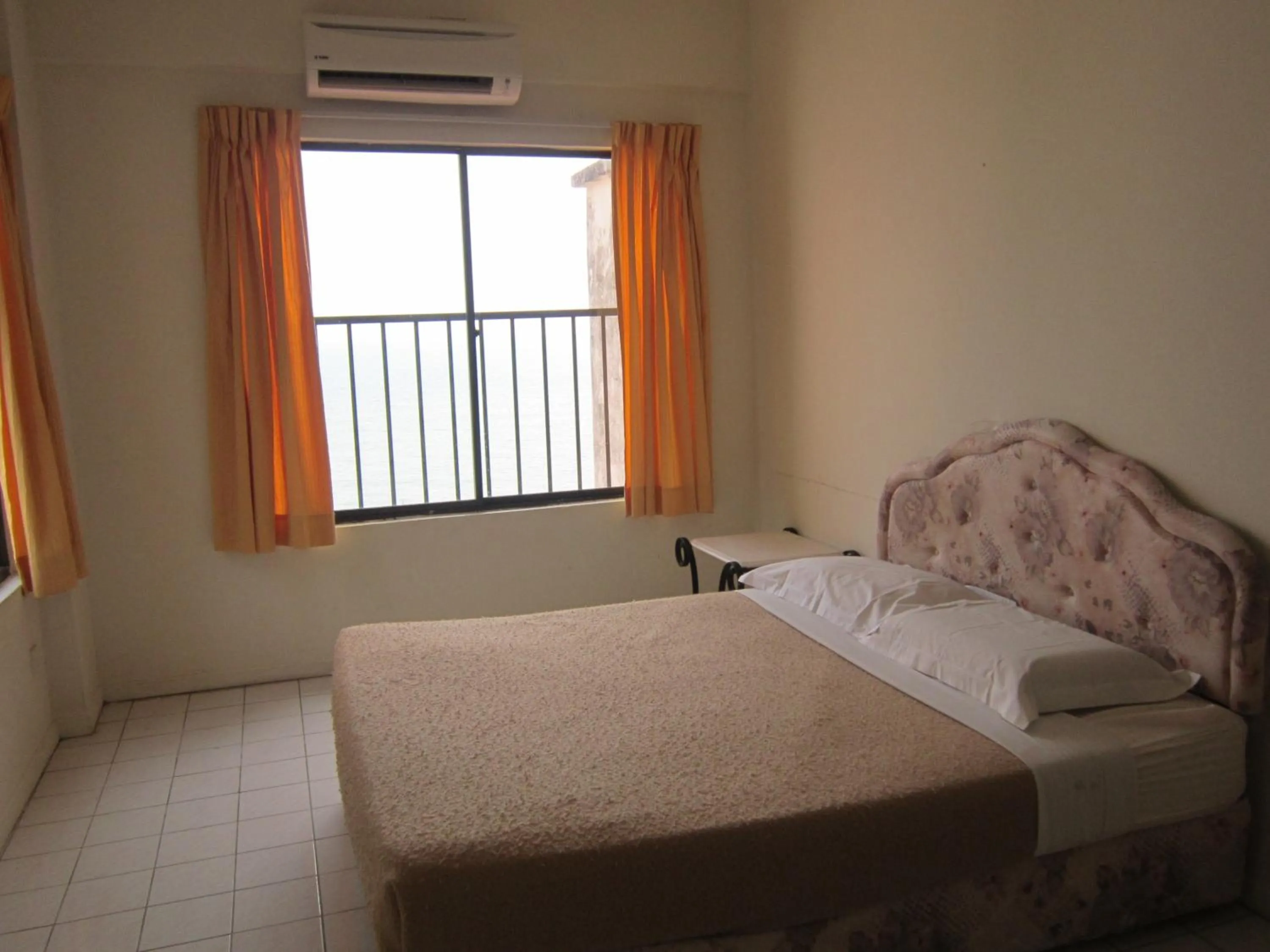 Bed in Paradise Lagoon Apartment