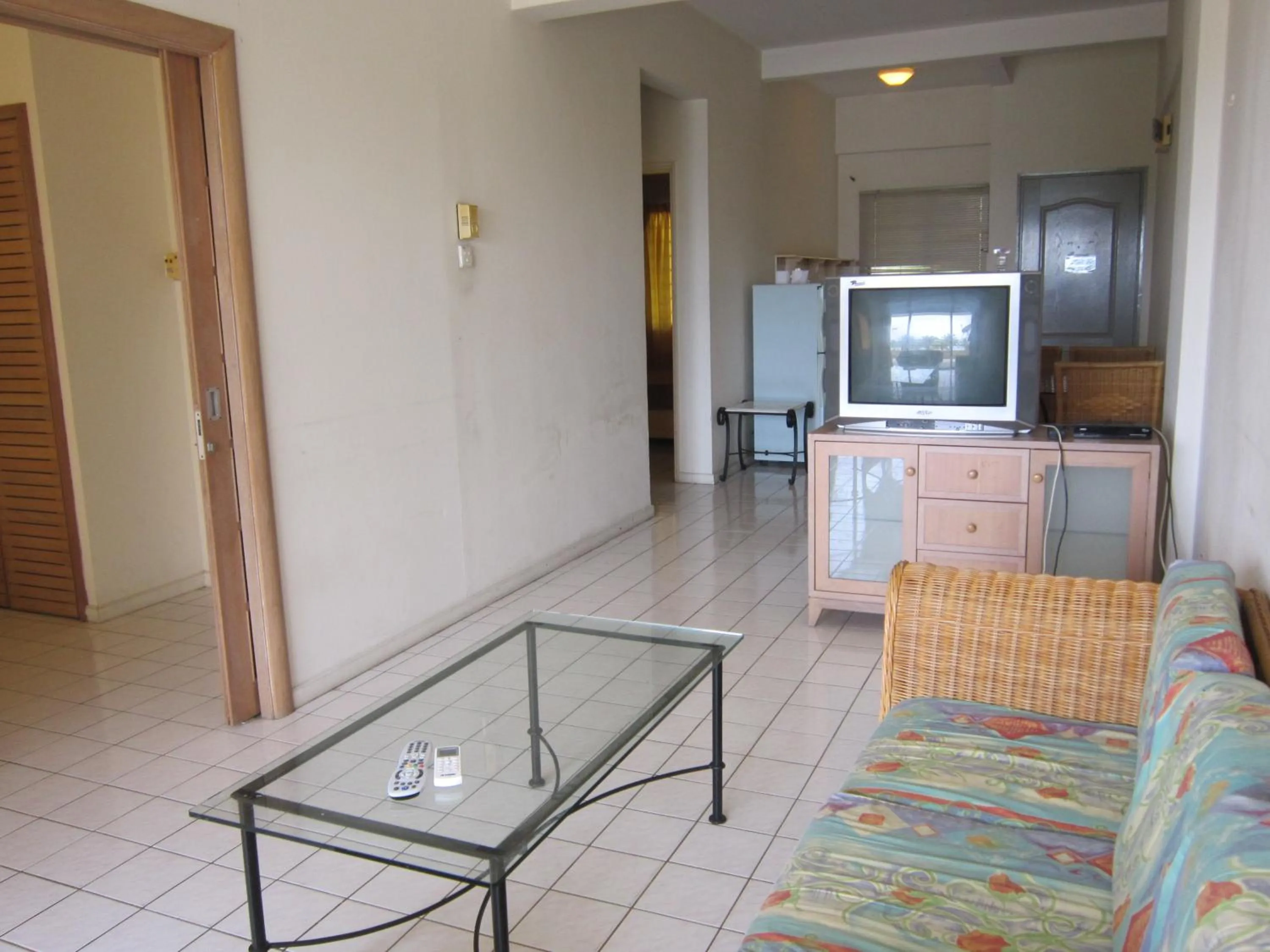 TV and multimedia in Paradise Lagoon Apartment