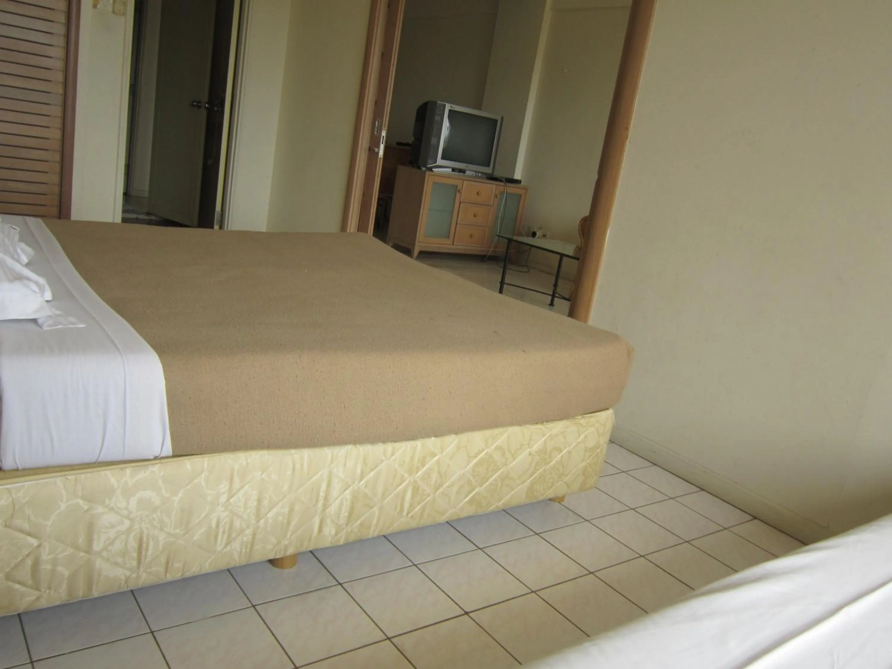 Bed in Paradise Lagoon Apartment