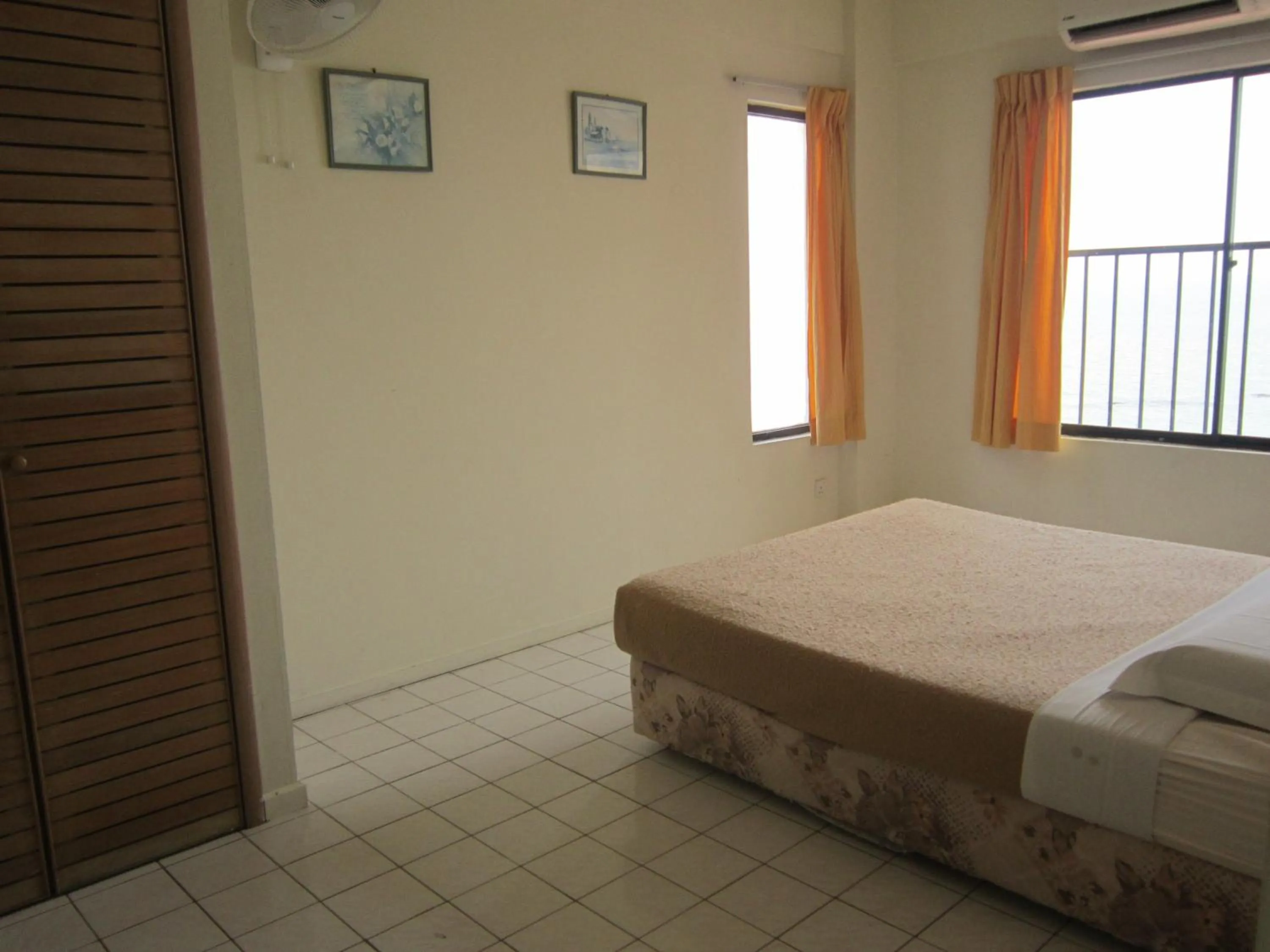 Bed in Paradise Lagoon Apartment