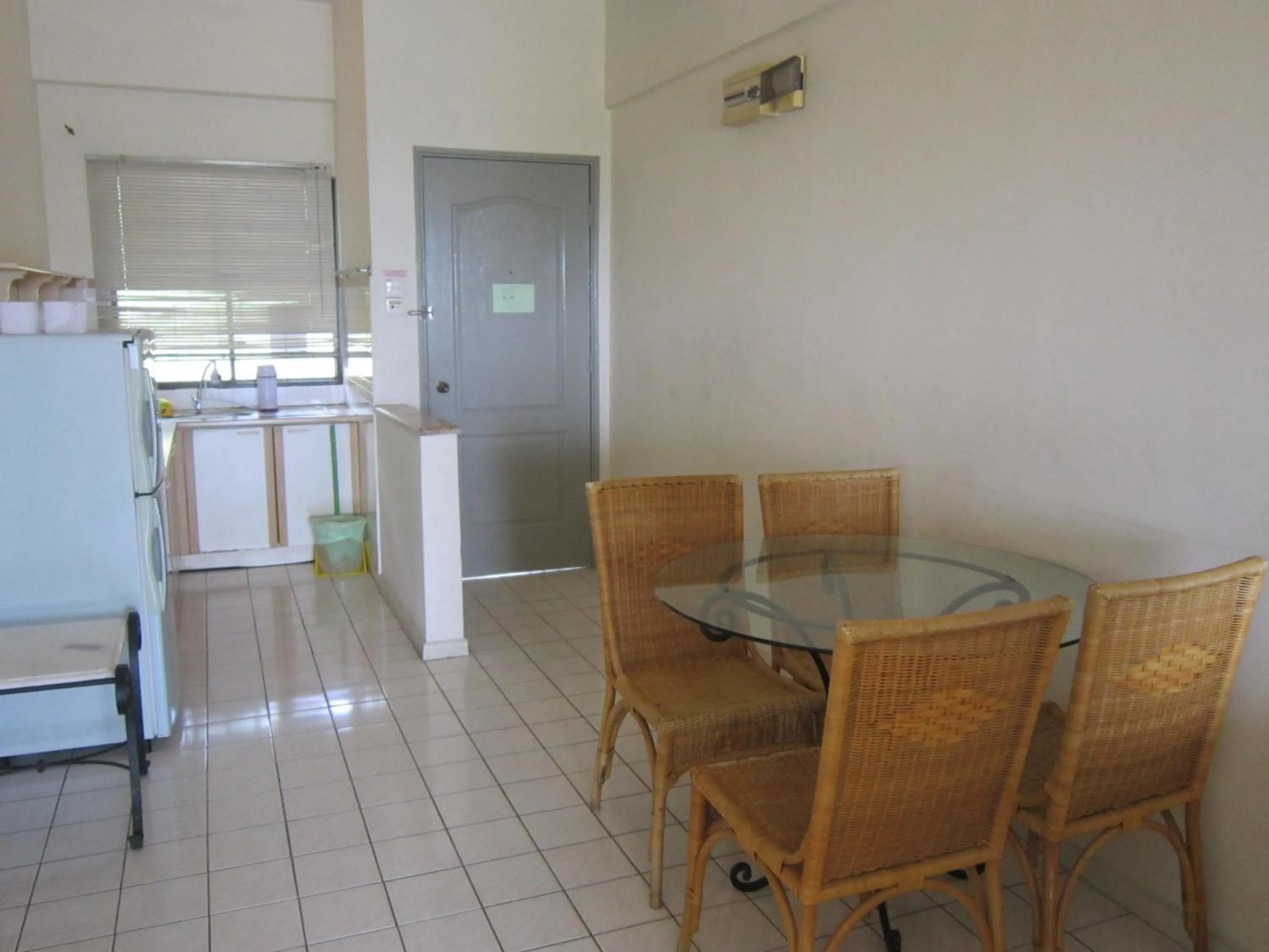 Kitchen or kitchenette in Paradise Lagoon Apartment