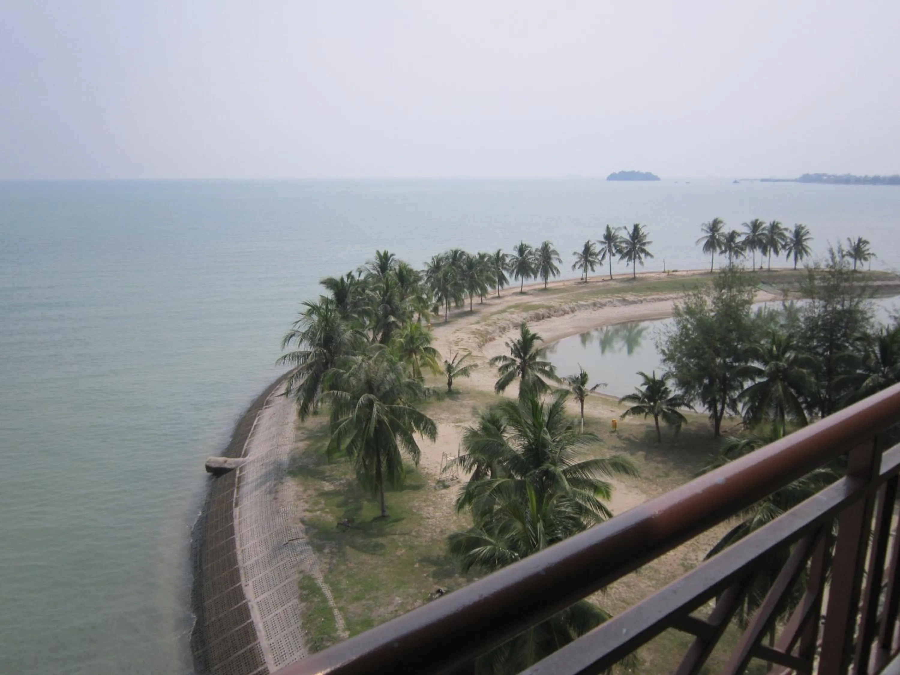 Area and facilities in Paradise Lagoon Apartment