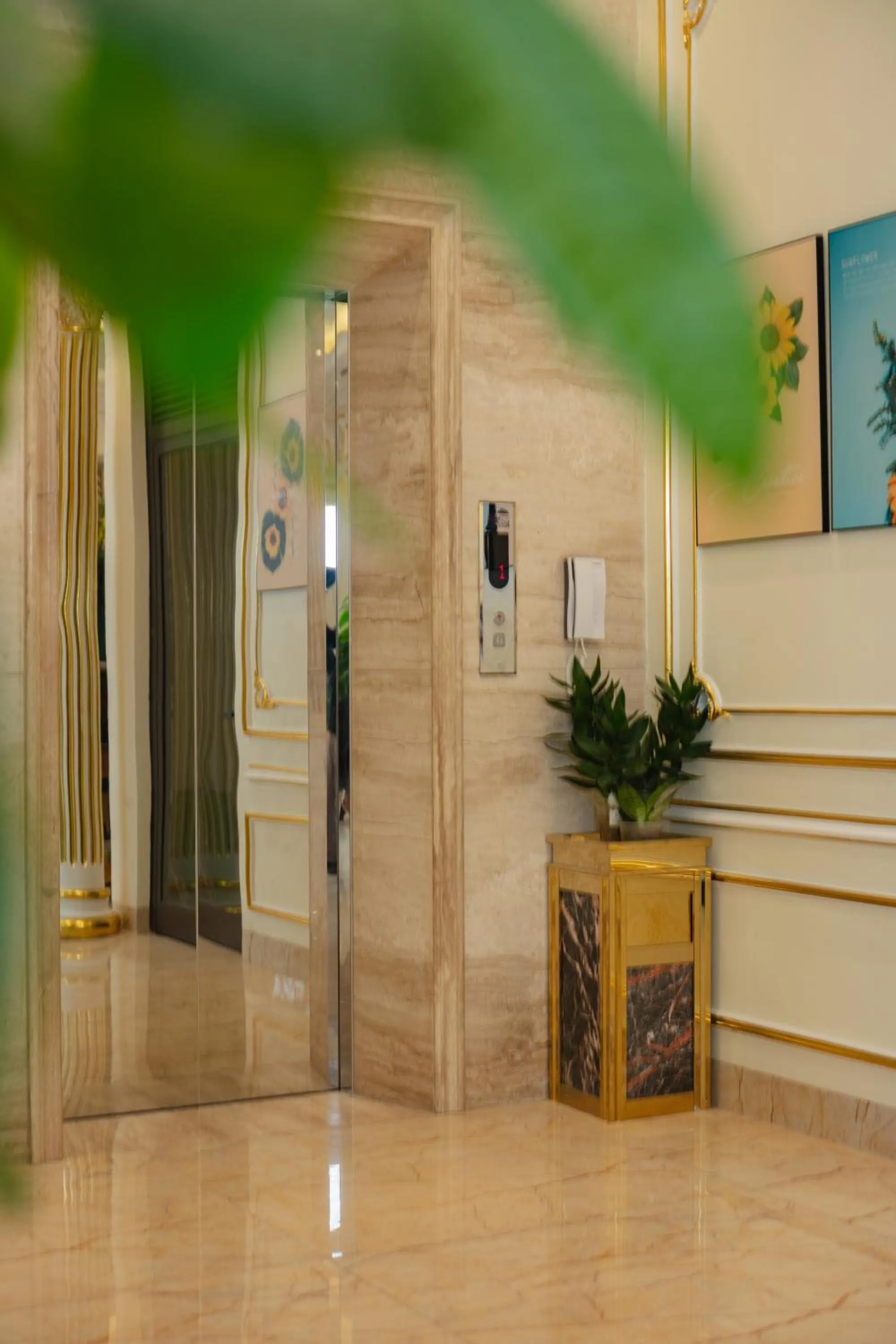 Lobby or reception in Cẩm Bình Hotel