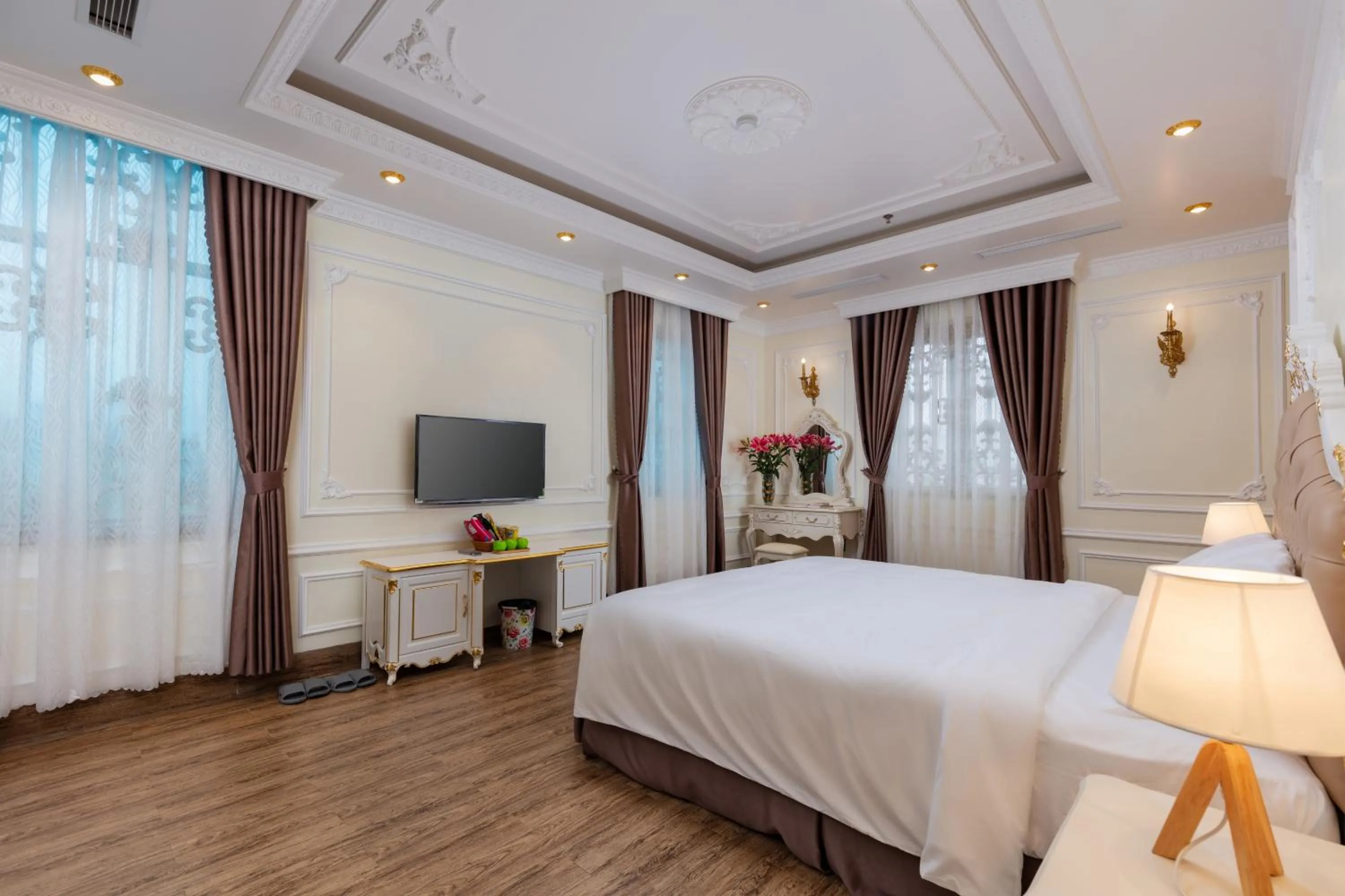 Bedroom in Cẩm Bình Hotel