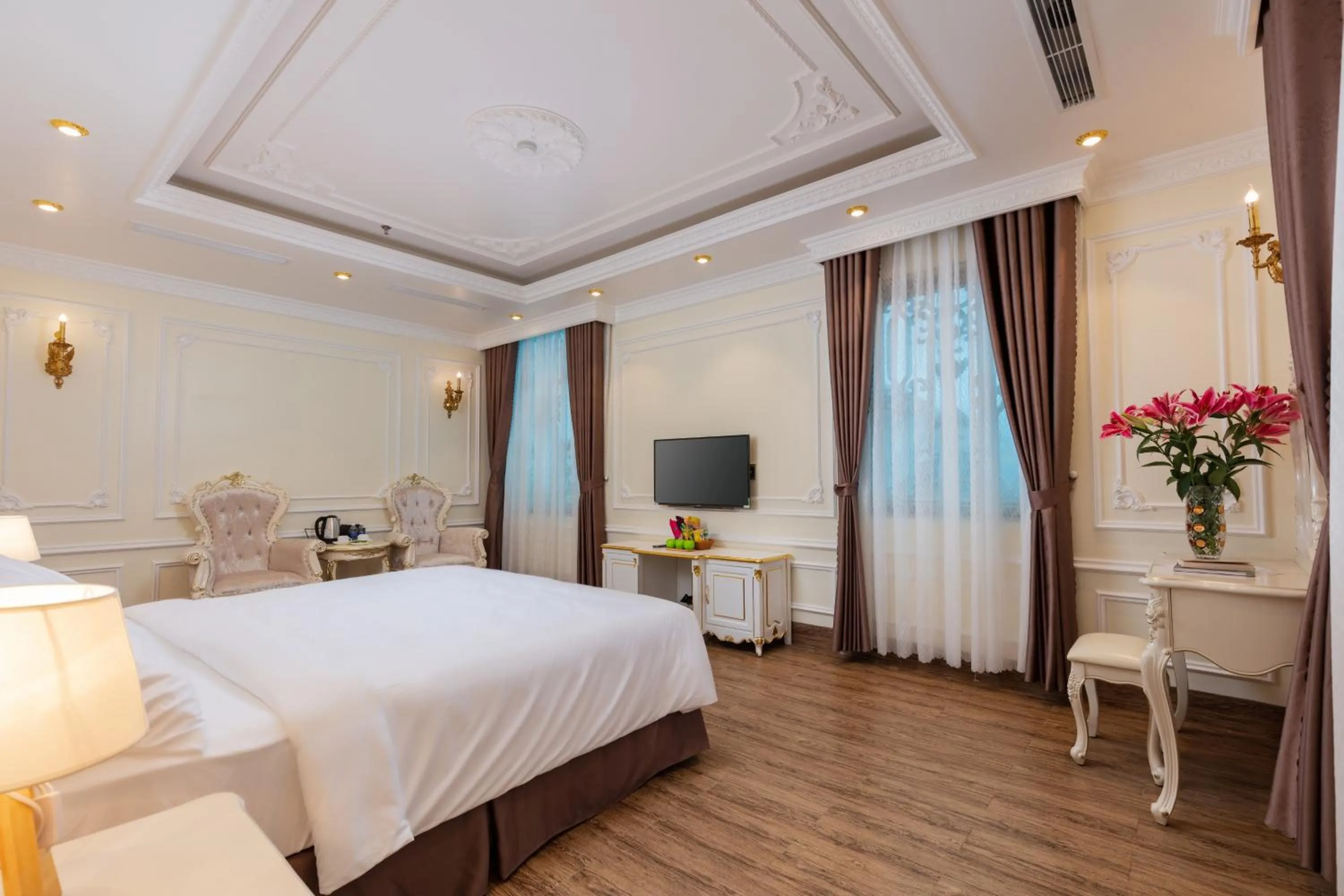 Bedroom in Cẩm Bình Hotel