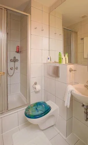 Bathroom in Hotelgarni Frankfurt