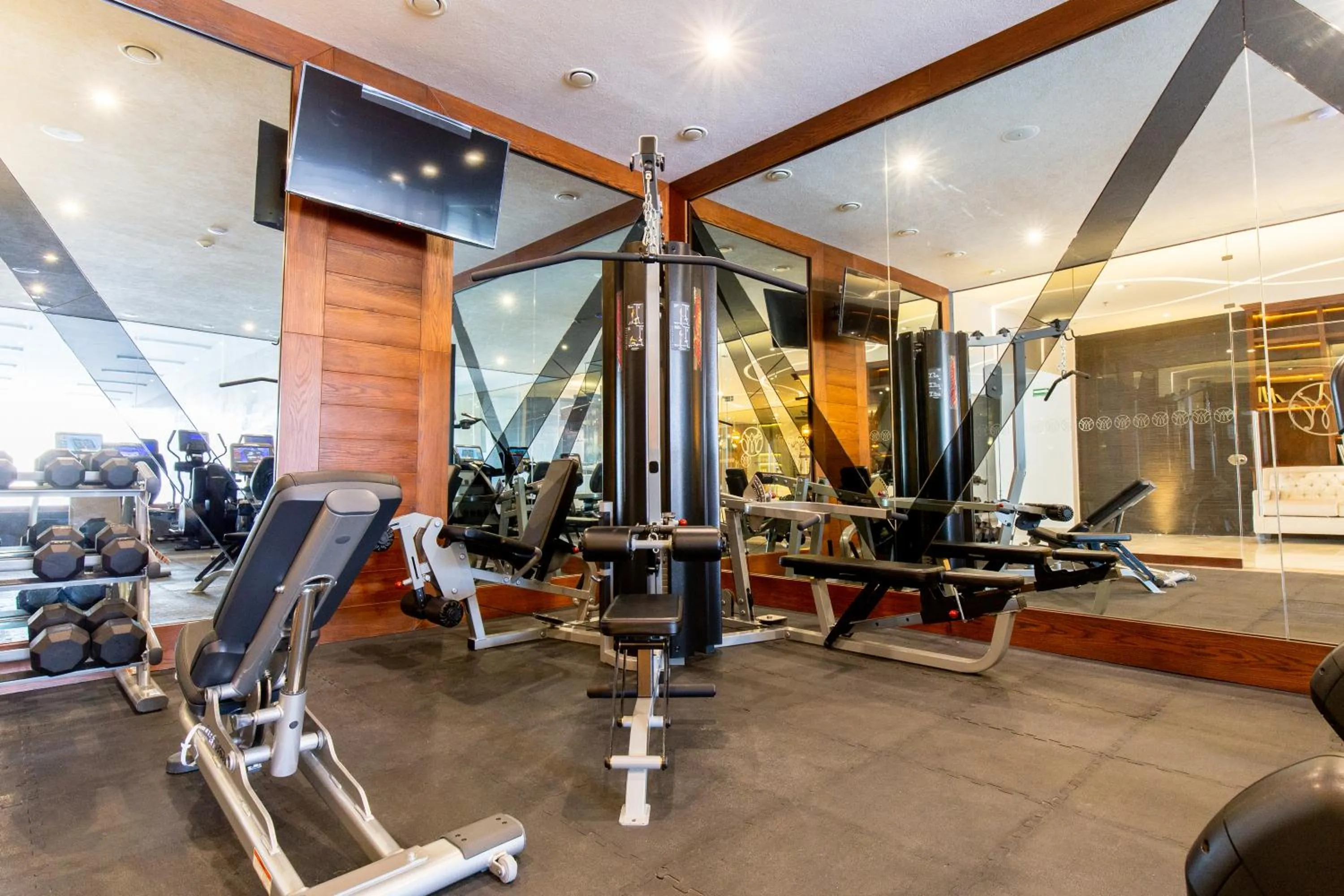 Fitness centre/facilities in HOTEL & SPA MANSION SOLIS by HOTSSON