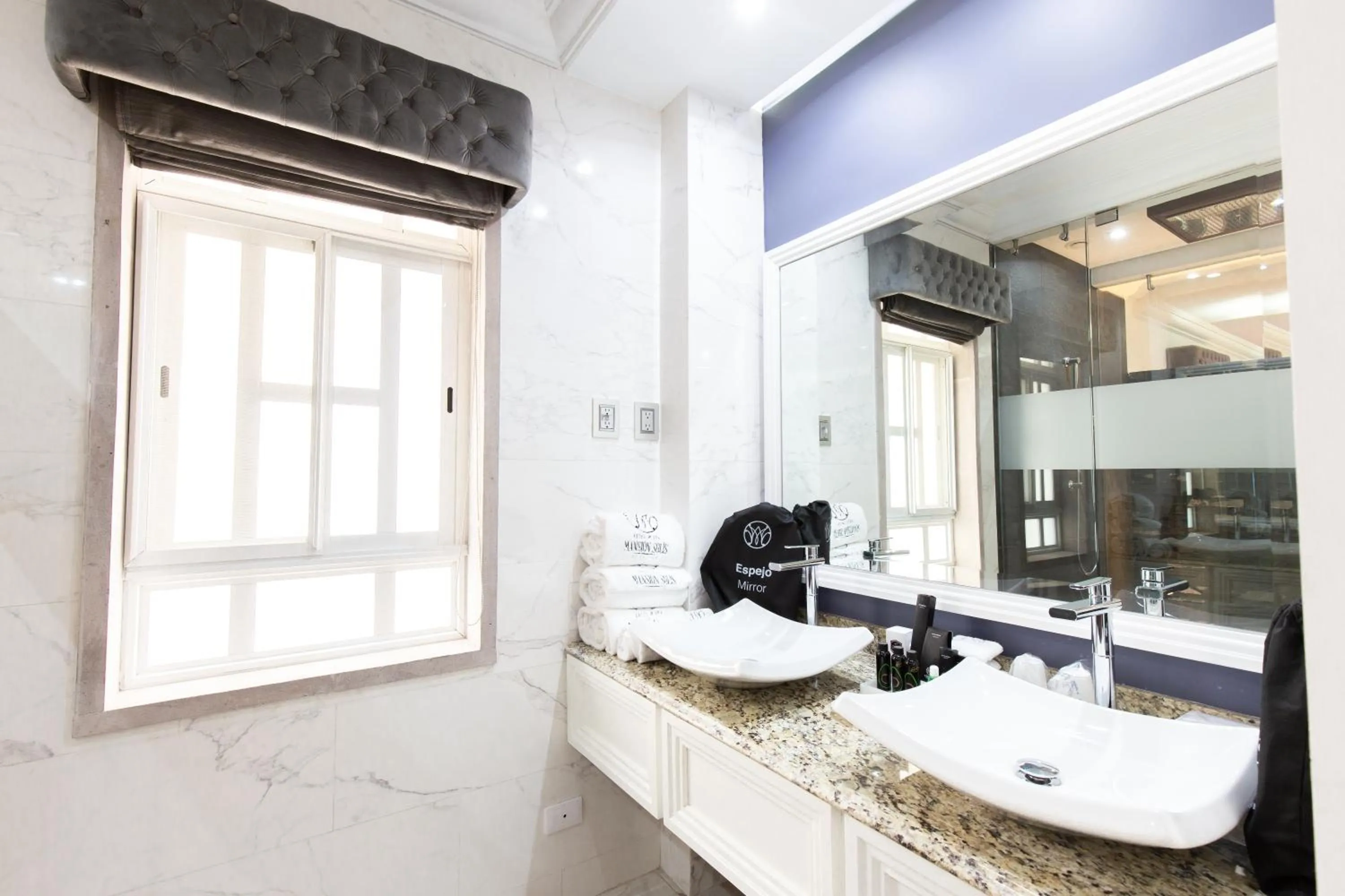 Toilet in HOTEL & SPA MANSION SOLIS by HOTSSON